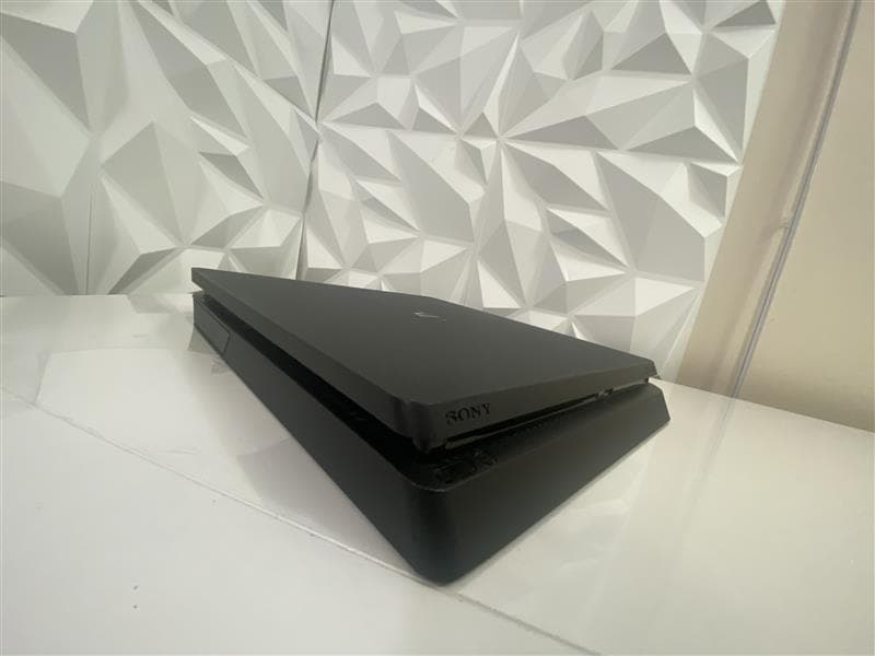 PS4 Slim 1TB with 2 Controllers and 2 Free Games ( Fifa 20 + The Crew 2 ) Good Condition