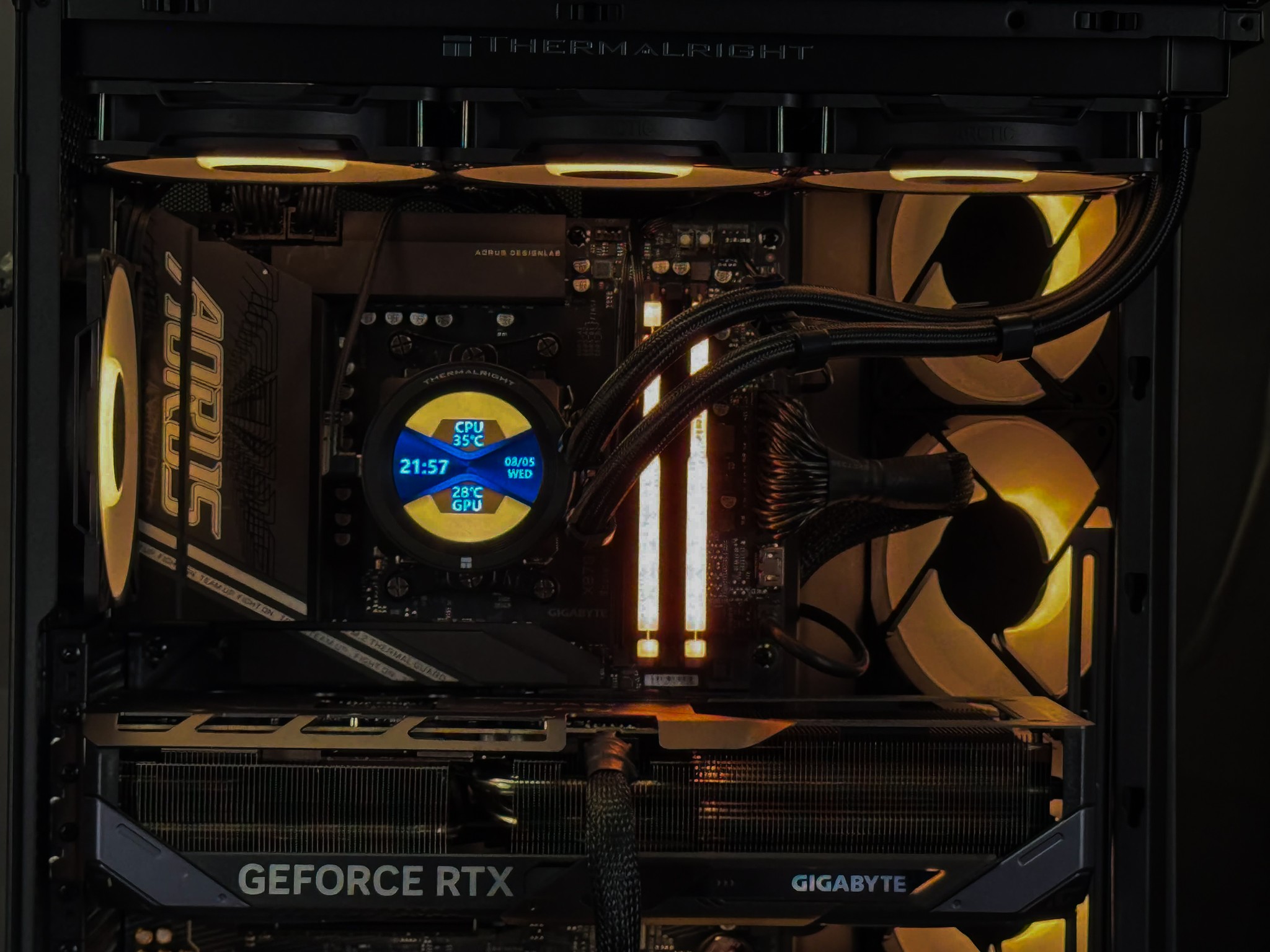 Amber - 9850X3D, RTX 5080, 2TB SSD, Wifi