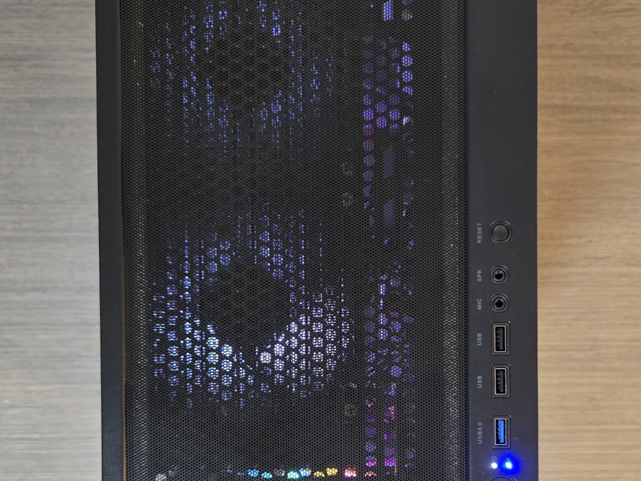 Black gaming pc, 5060 ti 8gb, 16gb ddr4, ryzen 5 5500