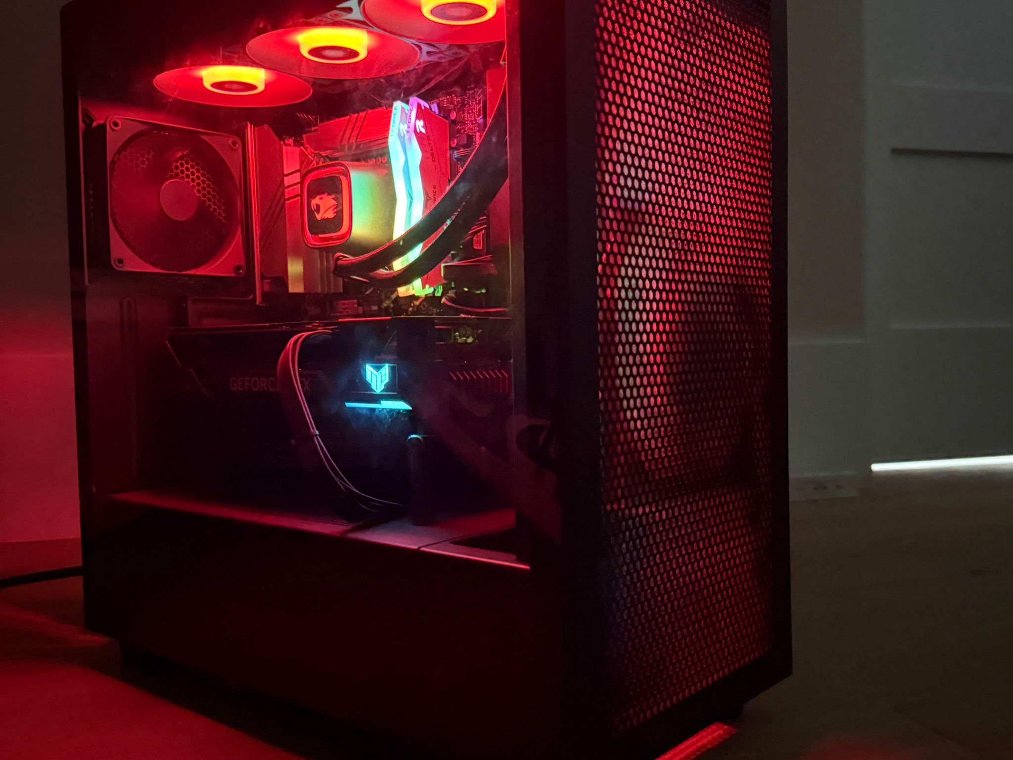 Intel i7-14700KF | RTX 4070 Ti | 32GB DDR5 | 3TB NVMe | NZXT H7
