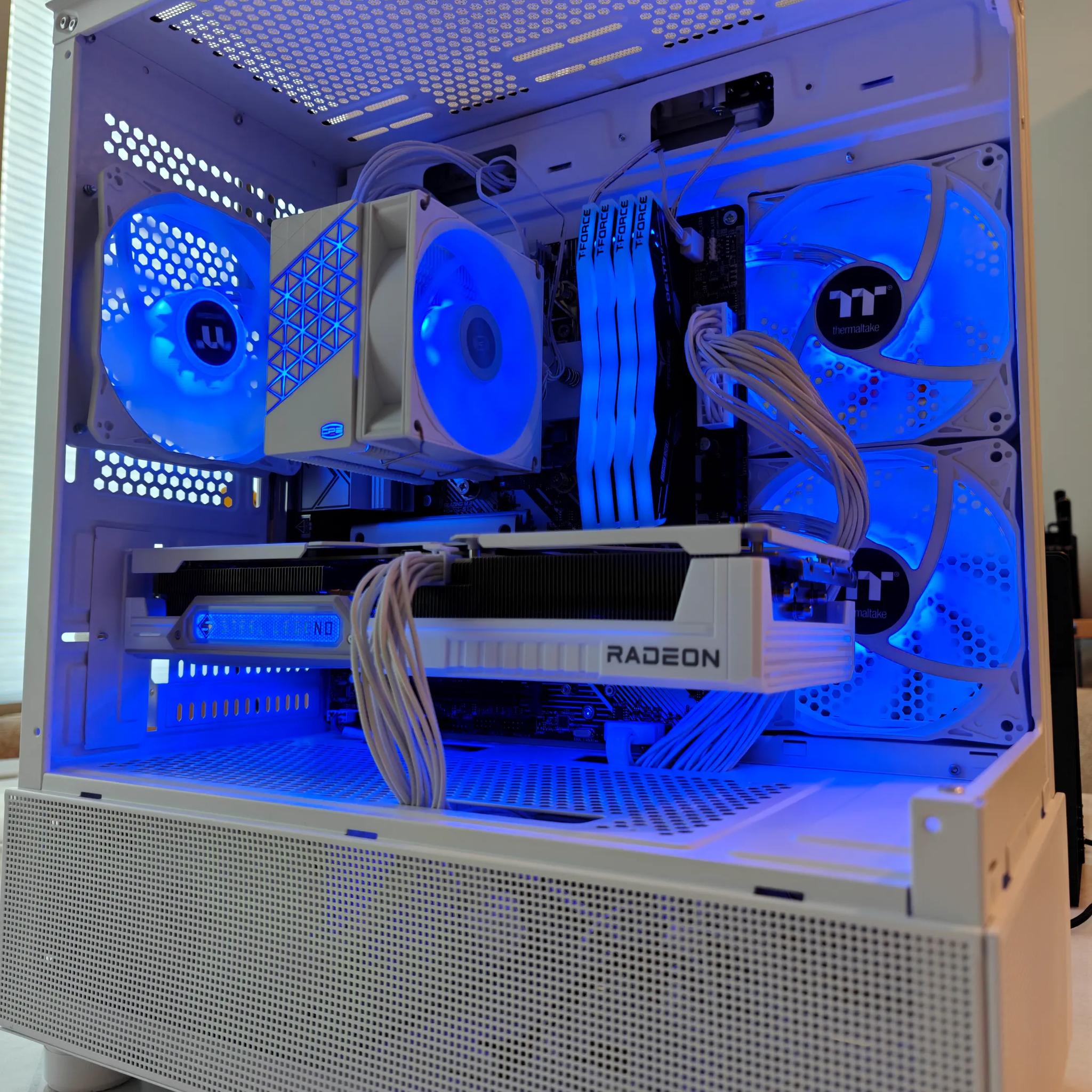 1440P - White PC - AMD Radeon RX 9060 XT 16GB - AMD Ryzen 9600X - 32GB DDR5 RAM - 1TB SSD