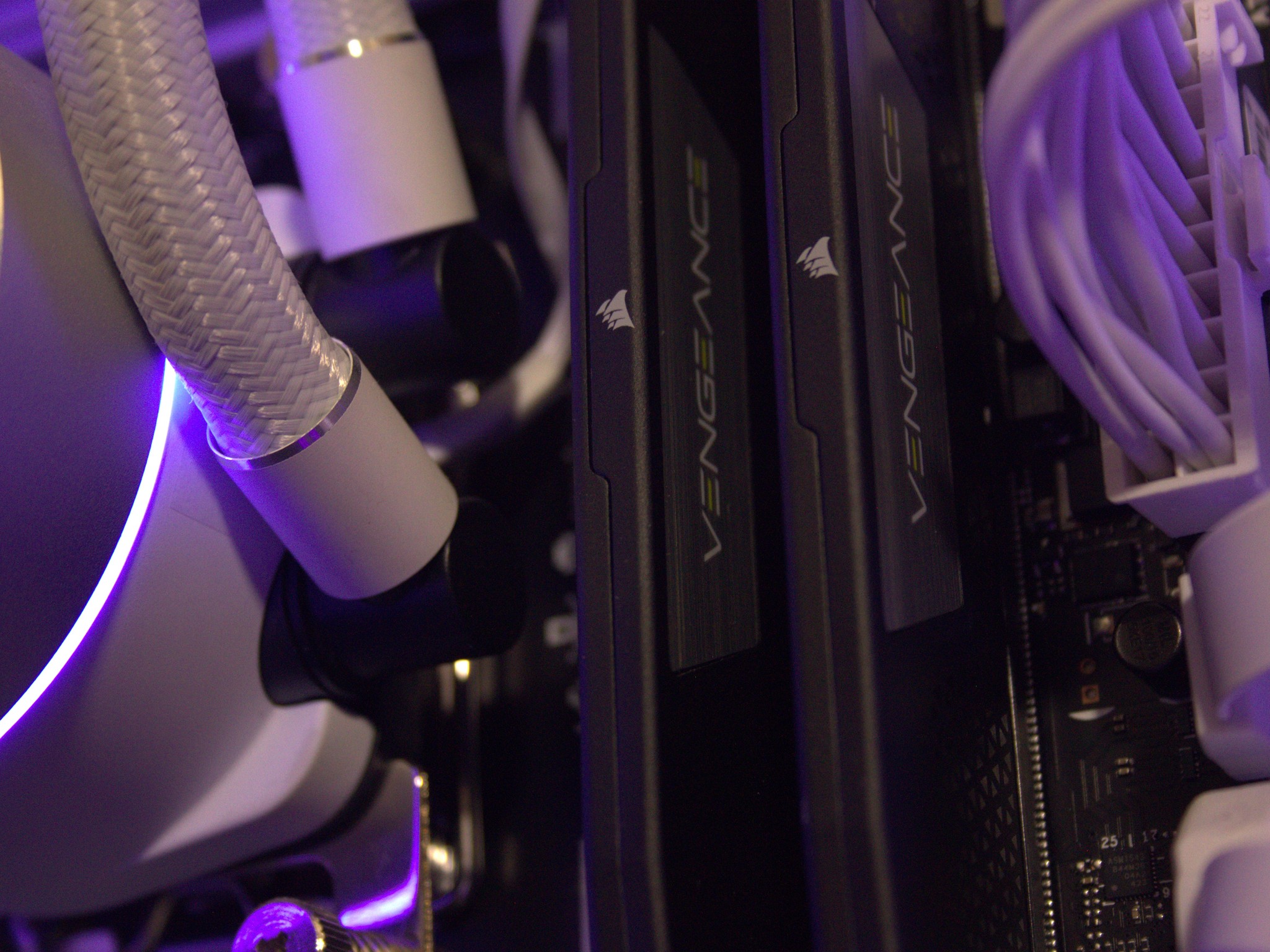 Lian Li | Team RED | | 7800X3D | RX 7900XTX 24Gb | 32GB DDR5 |  1TB |850W GOLD | Win11 | WIFI / BT