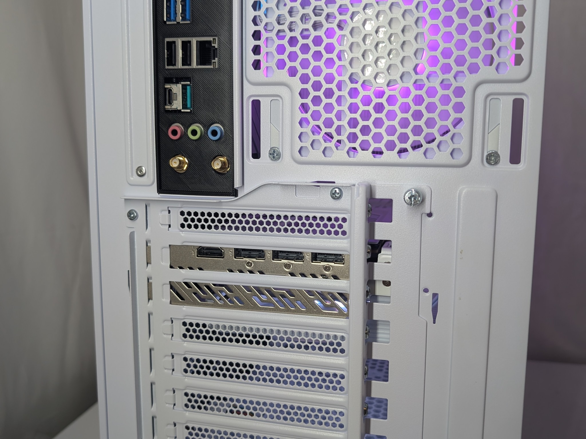 9070XT 16GB | I5 12600KF | 16GB DDR5 | 1TB NVME | 1000W PSU |ALL WHITE