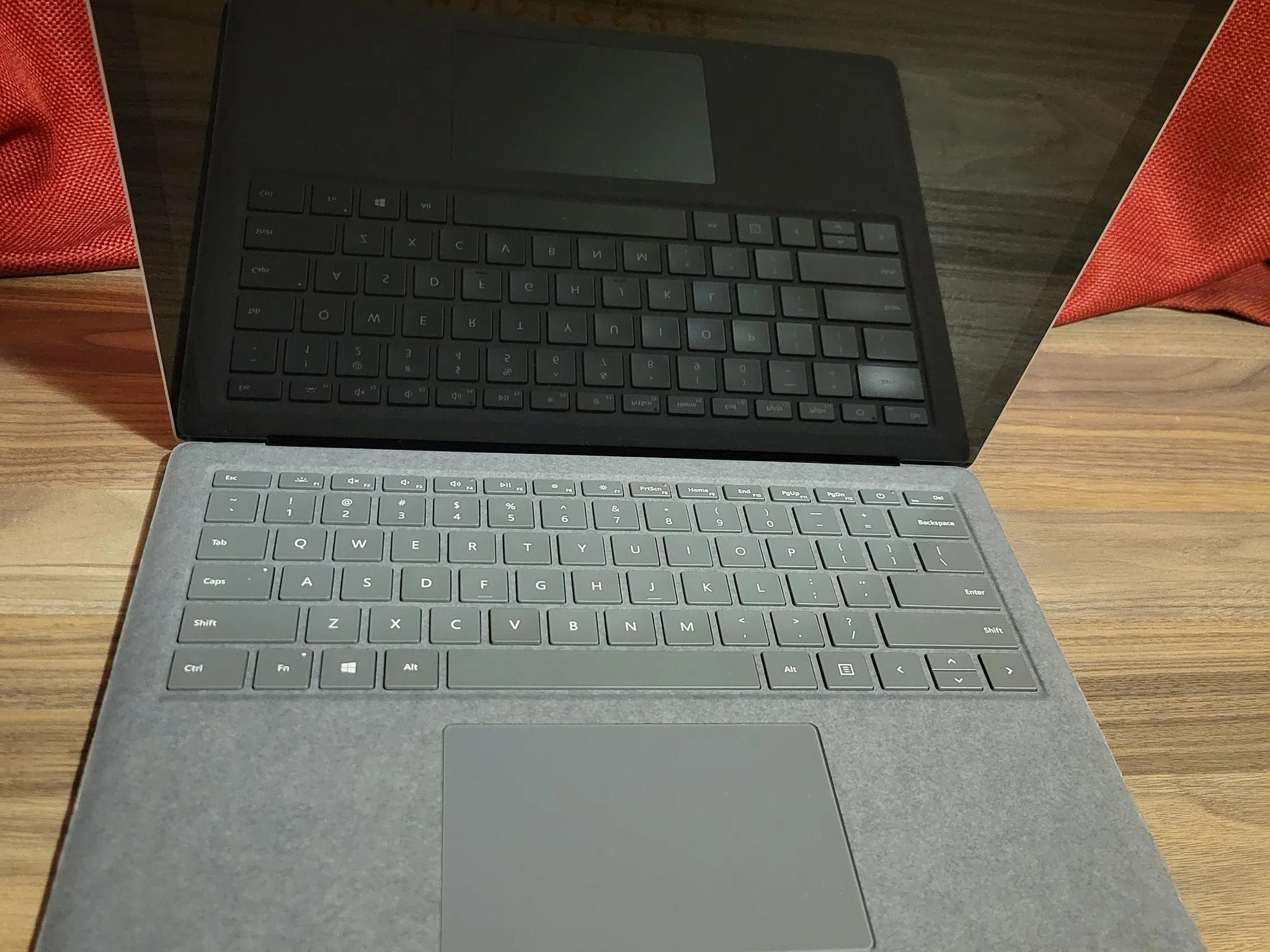Microsoft Surface Laptop 5 - 512gb ssd - evo i7-1255u - 13.5" 2k Touch Screen