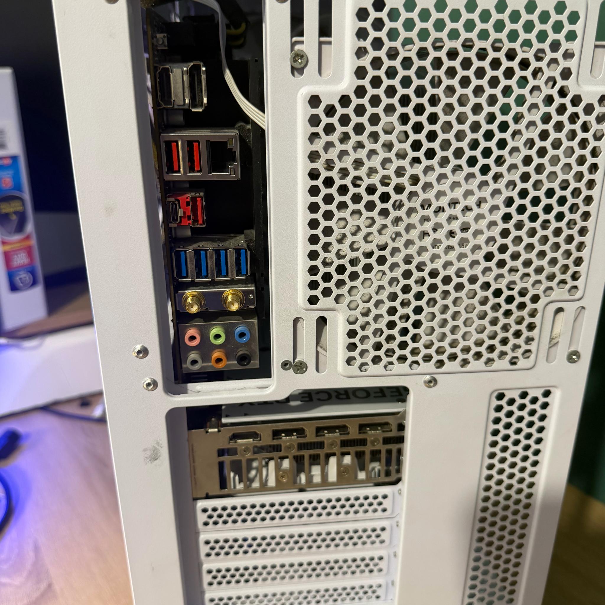 White Gaming PC | Ryzen 7 7800X3D | RTX 4060 8GB | 32GB DDR5-6000 | MSI B650 | 1TB NVMe