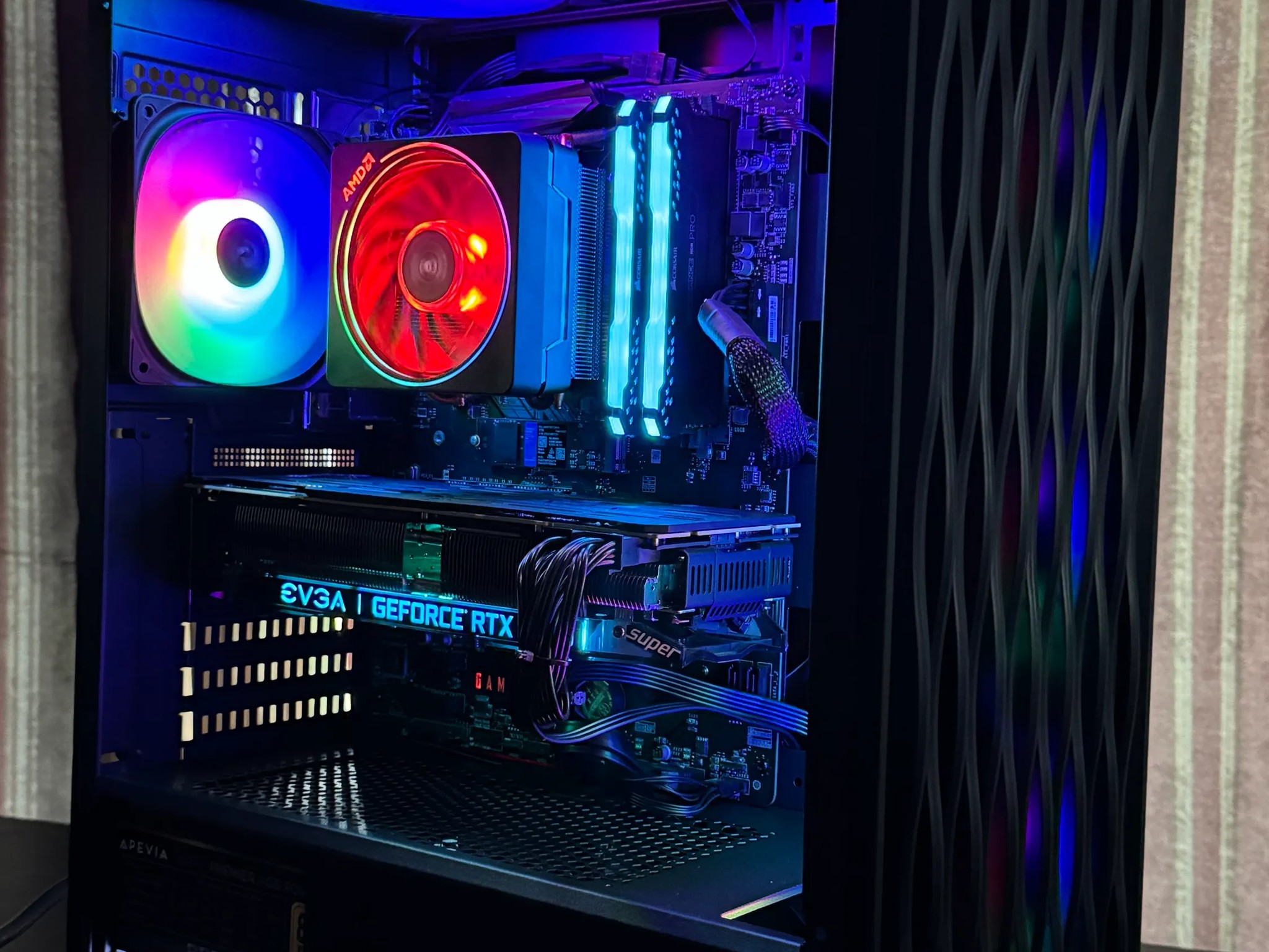 EVGA RTX 2070 super + RYZEN 7 3700x +16 GB RAM (THE PHANTOM RGB)