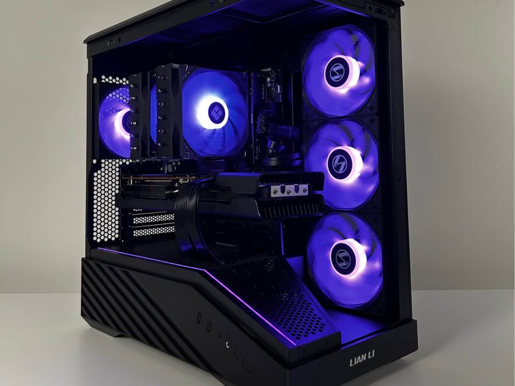 Ryzen 5 7600x, DDR5 32GB 6000Mhz, 2TB NVME, RX 6800 16GB Gaming PC