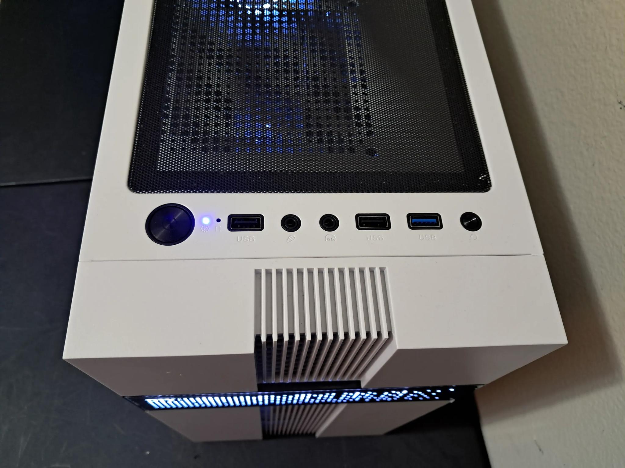🔴⬜ Aesthetic Gaming PC ⬜🔴Nvidia GTX 1070 Ti | Ryzen 5 1600 (6C/12T) | 1TB SSD | 16GB DDR4-3200