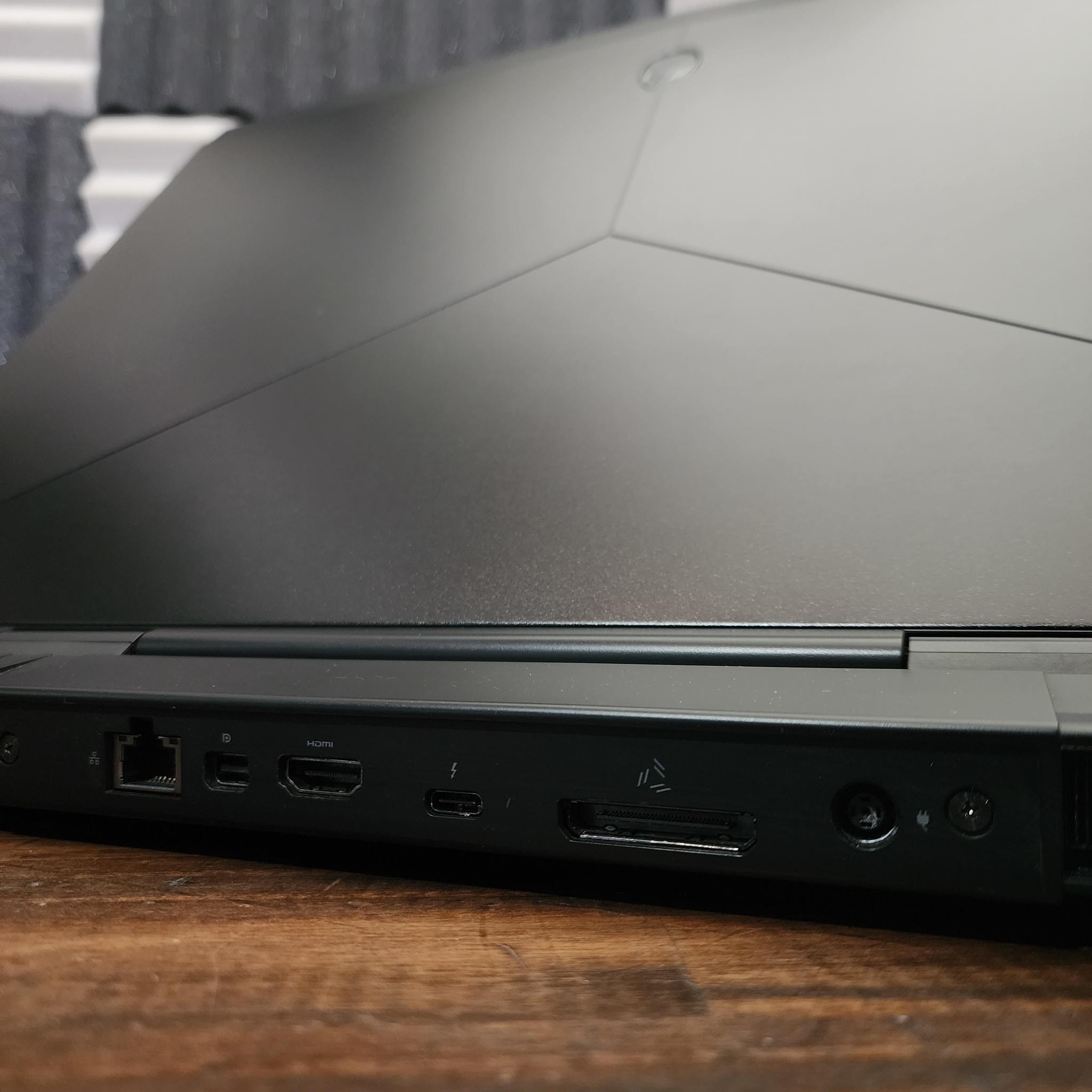 👽 GeForce GTX 1070 8GB // Intel Core i7 8750H // SK Hynix 16GB 2400MHz : Alienware 17 R5