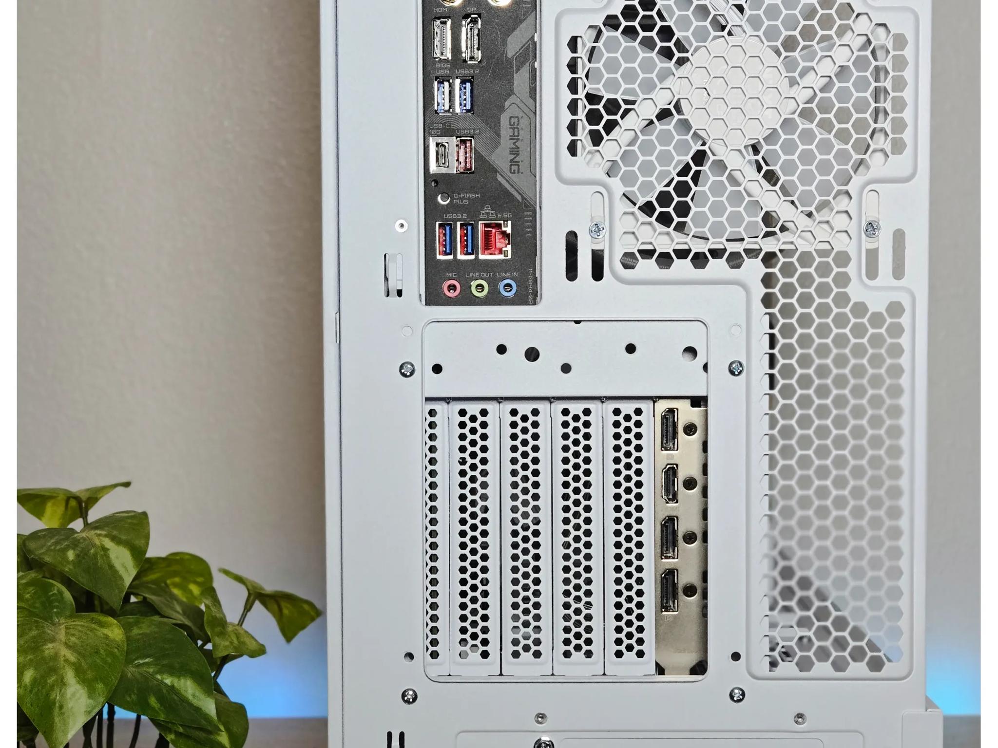 RTX 4070 | Ryzen 7 7700 | Wi-Fi | White Gaming PC