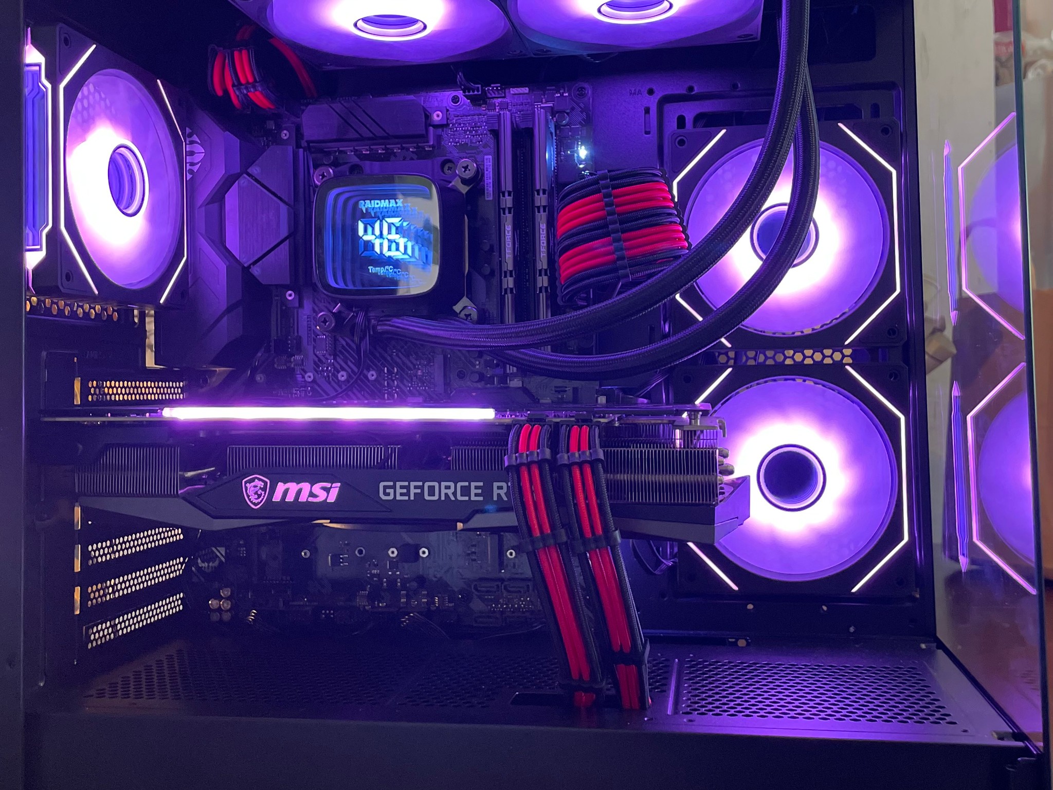Gaming PC / | GEFORCE 3070 | Ryzen 5 | 32GB RAM | WINDOWS 11 pro | WiFi and Bluetooth