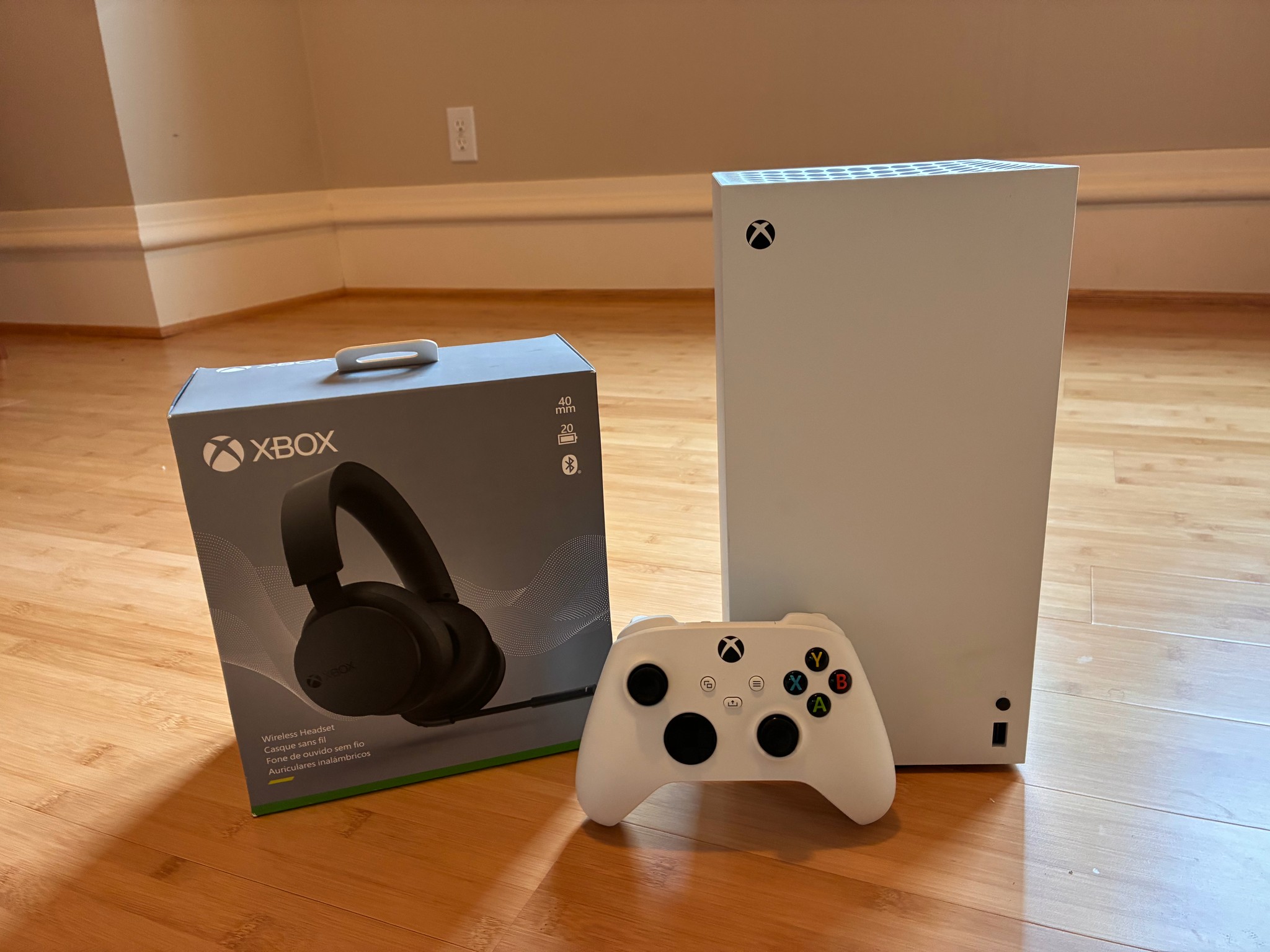 1TB Xbox Series X - White + Headphones