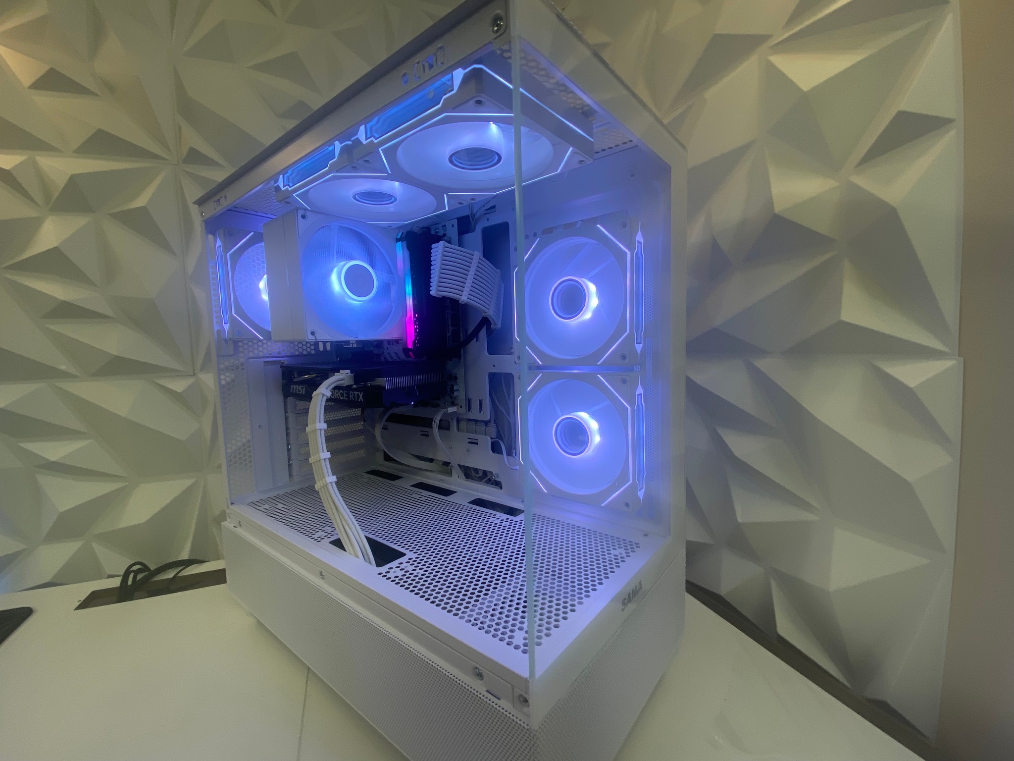❄️🧊💎- Whiteout 1440P Gaming PC | RTX 4060 | Ryzen 5 5600X | 32GB RAM | 1TB NVME SSD ❄️🧊💎