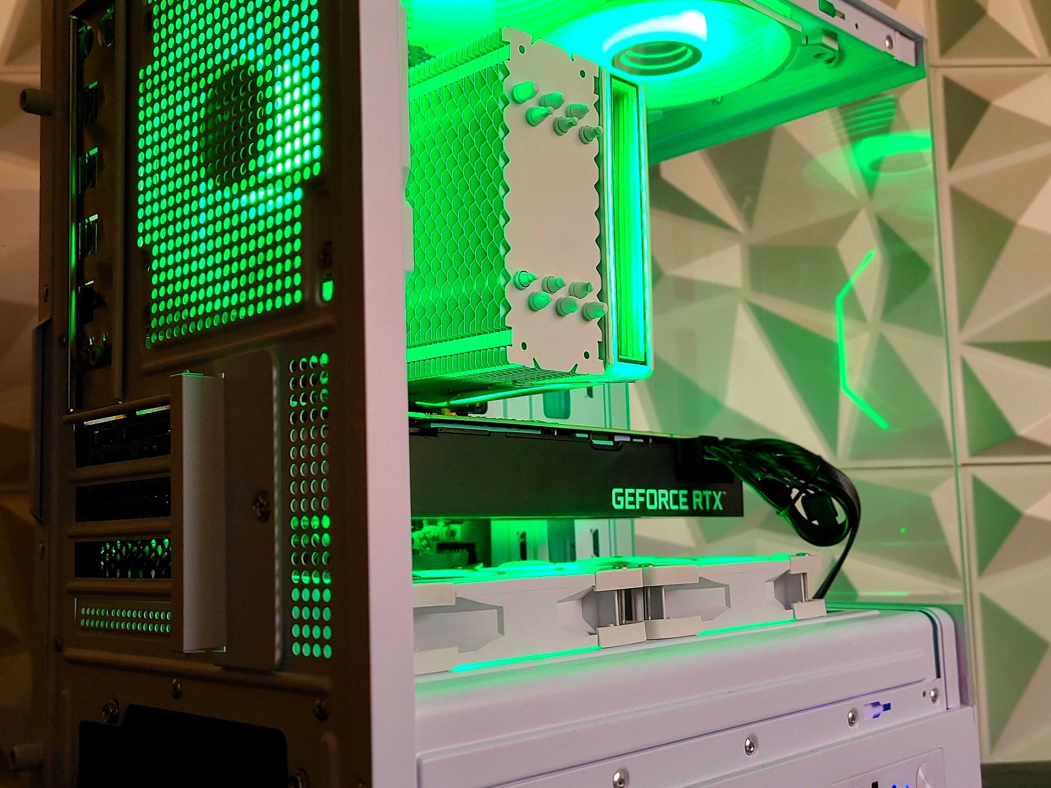 ⚪🟡 Gaming PC | Nvidia RTX 2070 Super 8 GB | Intel Xeon E5-2680 V4 14-Core CPU | 32 GB Ram | 1 TB SSD