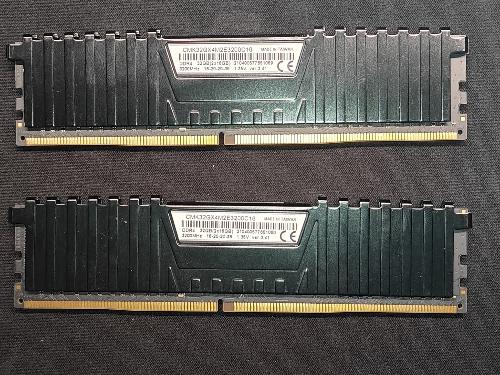 CORSAIR VENGEANCE LPX 32GB (2x16GB) DDR4 3200MHz CL16 Dual-Channel RAM Kit