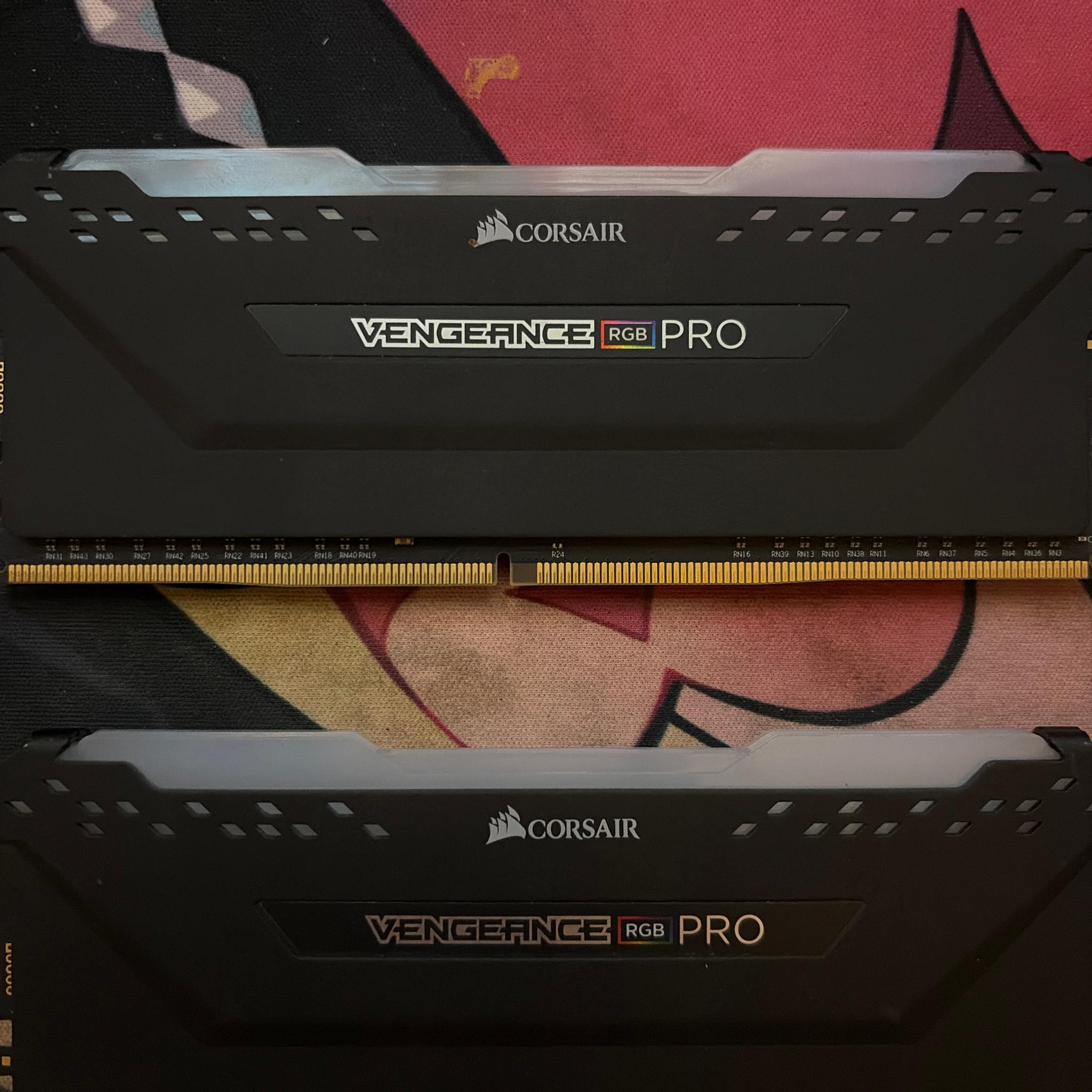 Corsair Vengeance RGB PRO 32GB 16x2 with one nonfunctional