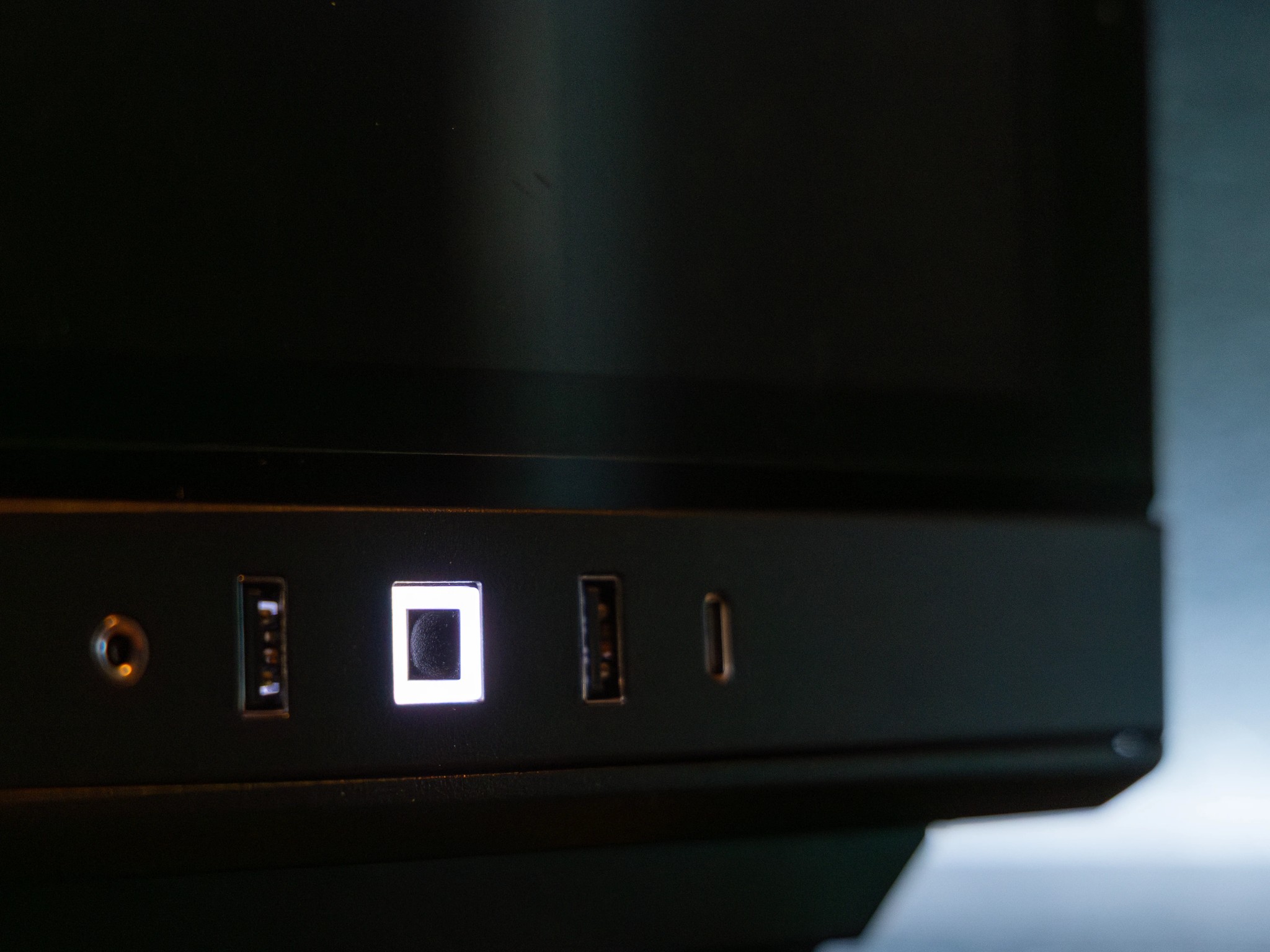 ☄️ Onyx 2.0 ☄️ RTX 5070ti / AMD R7 9700X / 2TB NVME / 32GB DDR5 RAM / 360 AIO / Windows 11 Pro