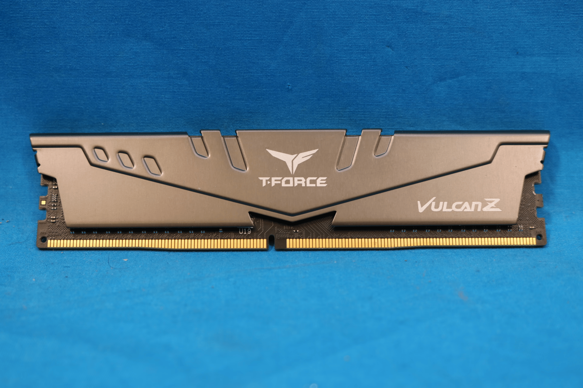 TeamGroup T-FORCE VULCAN Z 8 GB (1 x 8 GB) DDR4 3200MHz CL16 Desktop RAM TLZGD48G3200HC16CBK
