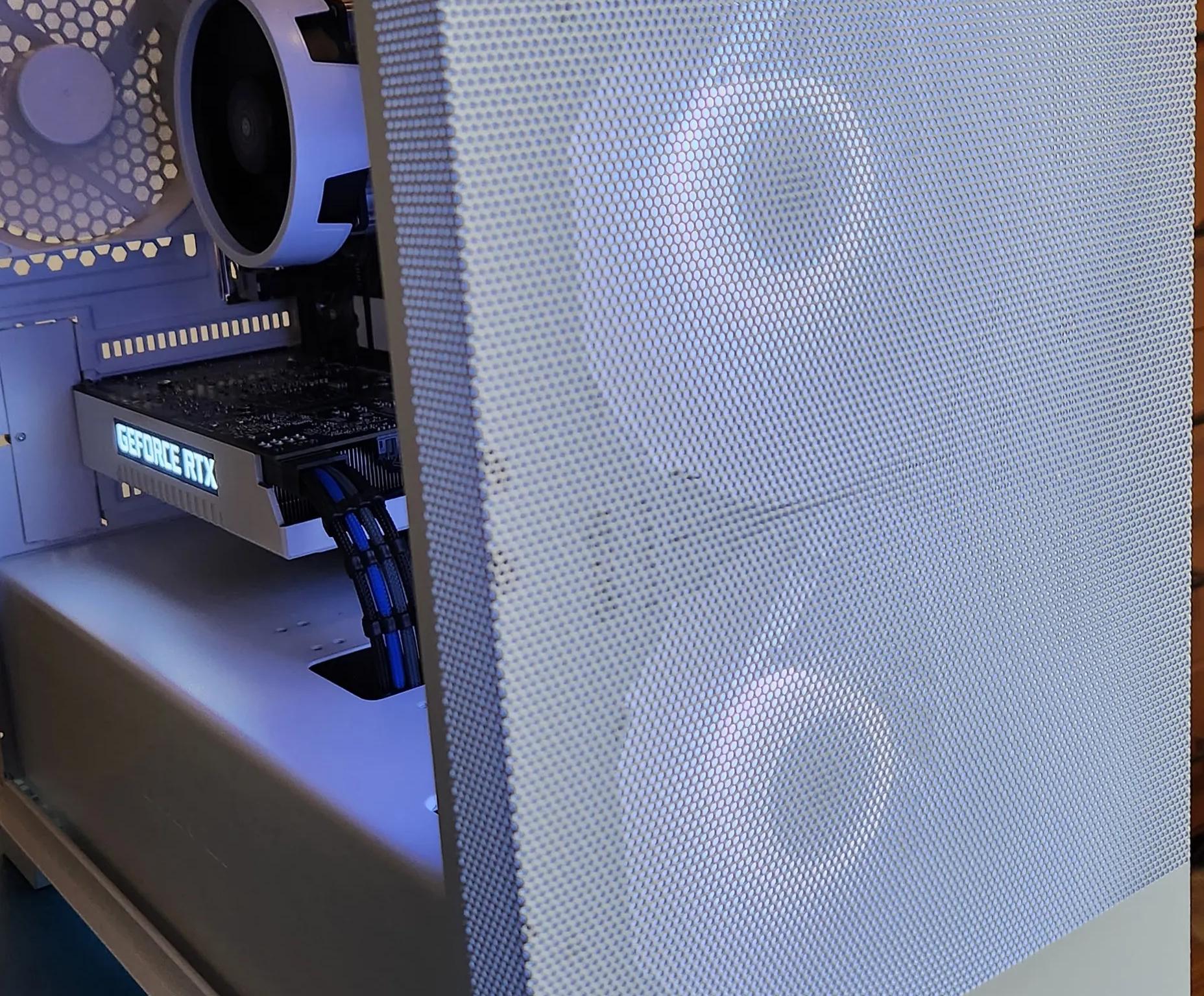 Frosty Mini Mesh Gaming PC Ryzen 5 3600 / 16GB DDR4 / 1TB SSD / RTX 2060