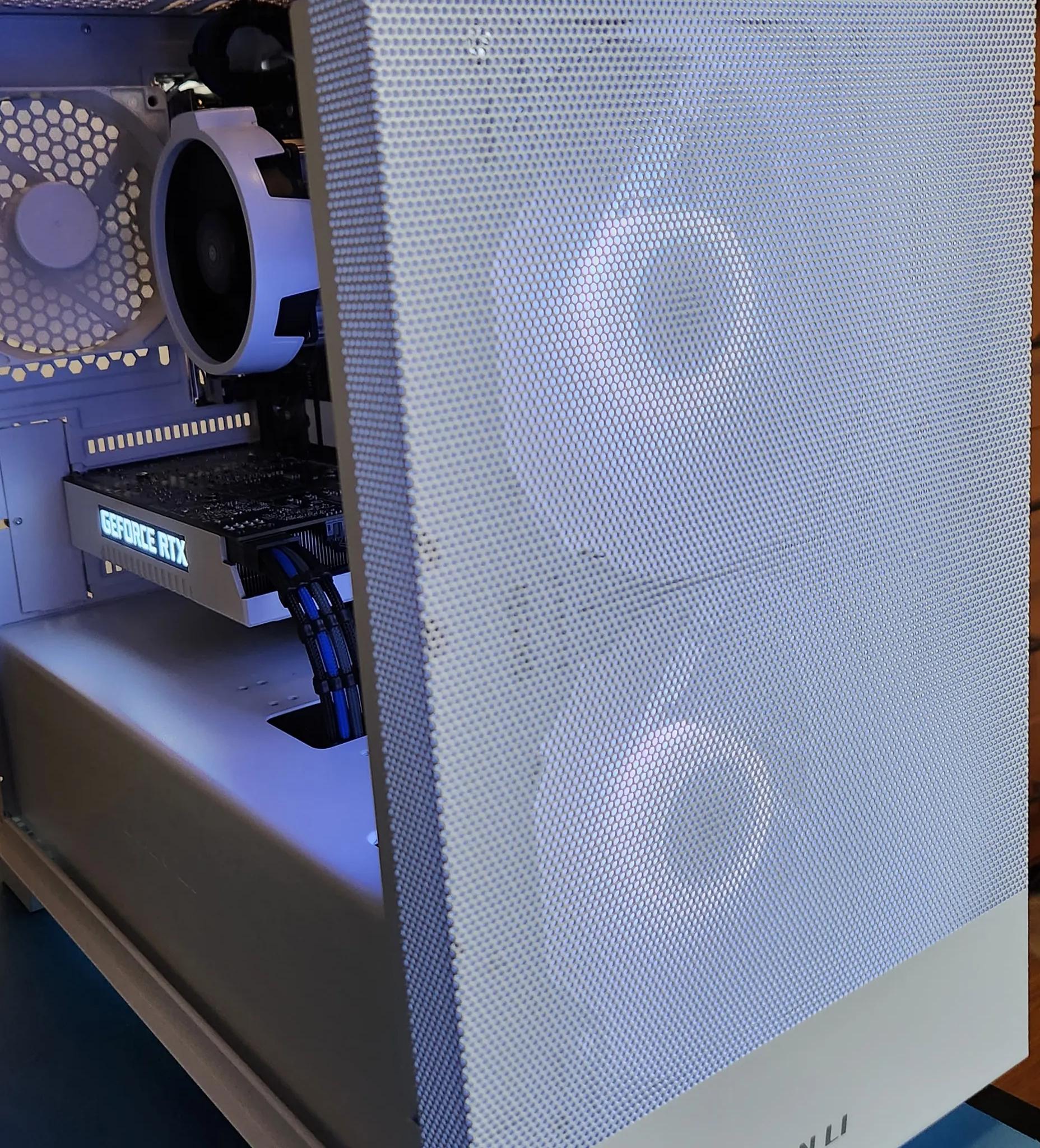 Frosty Mini Mesh Gaming PC Ryzen 5 3600 / 16GB DDR4 / 1TB SSD / RTX 2060