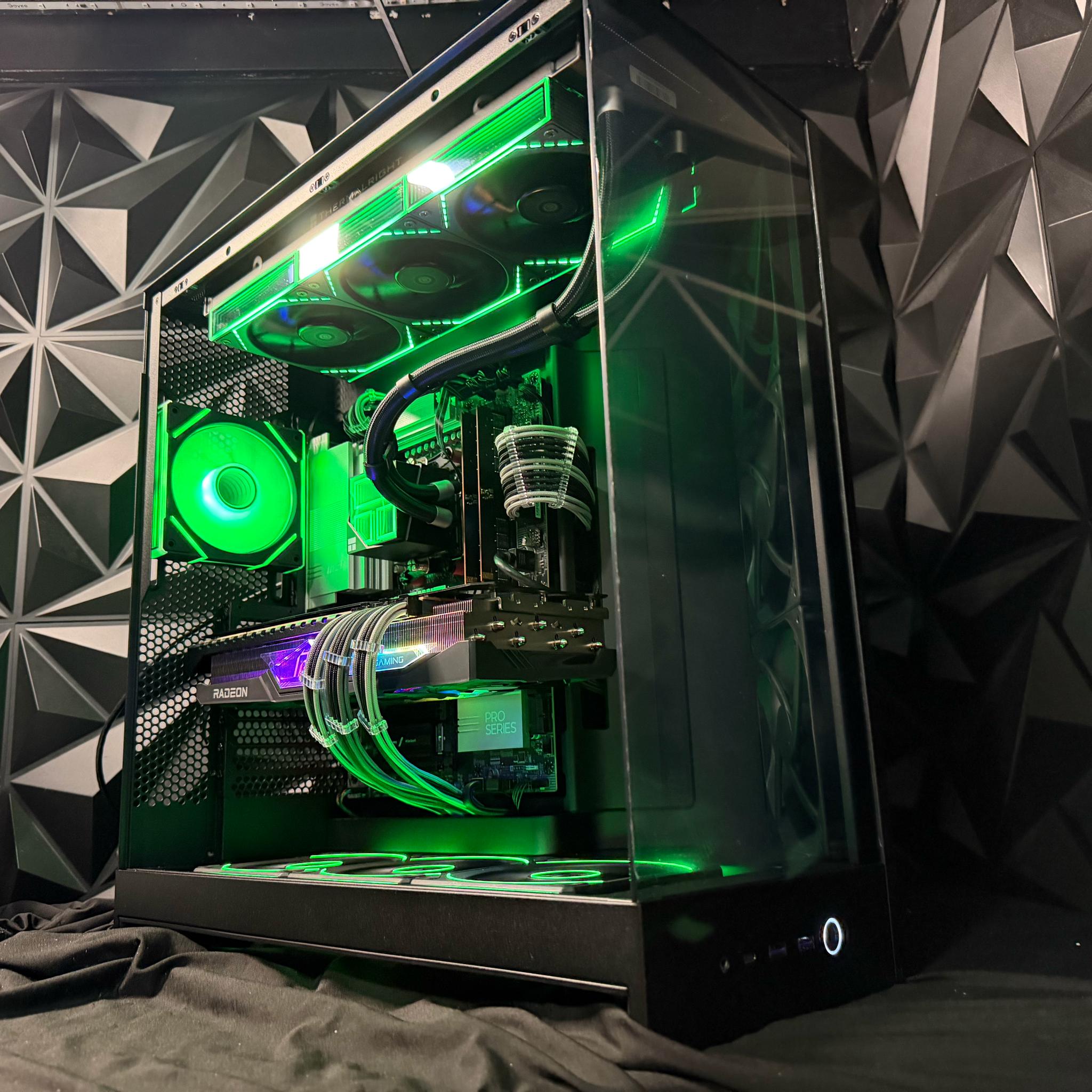 🌌⚡ NEON FLOW ⚡🌌Ryzen 9 9900X| RX 7900 XTX 24 GB | 64 GB DDR5| 4 TB NVMe| 1000W PSU