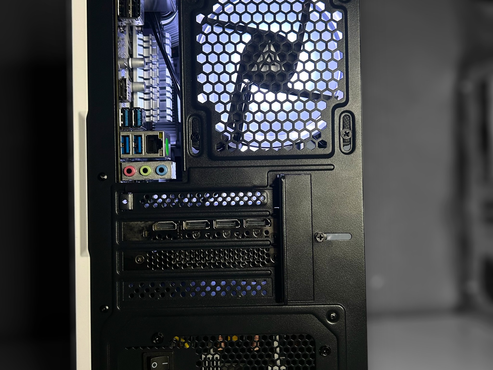 ⚫️⚪️⚫️ | MSI RTX 3060 Ti | Ryzen 5 5600 | Neo Forza 16GB 3600Mhz | 1TB NVME