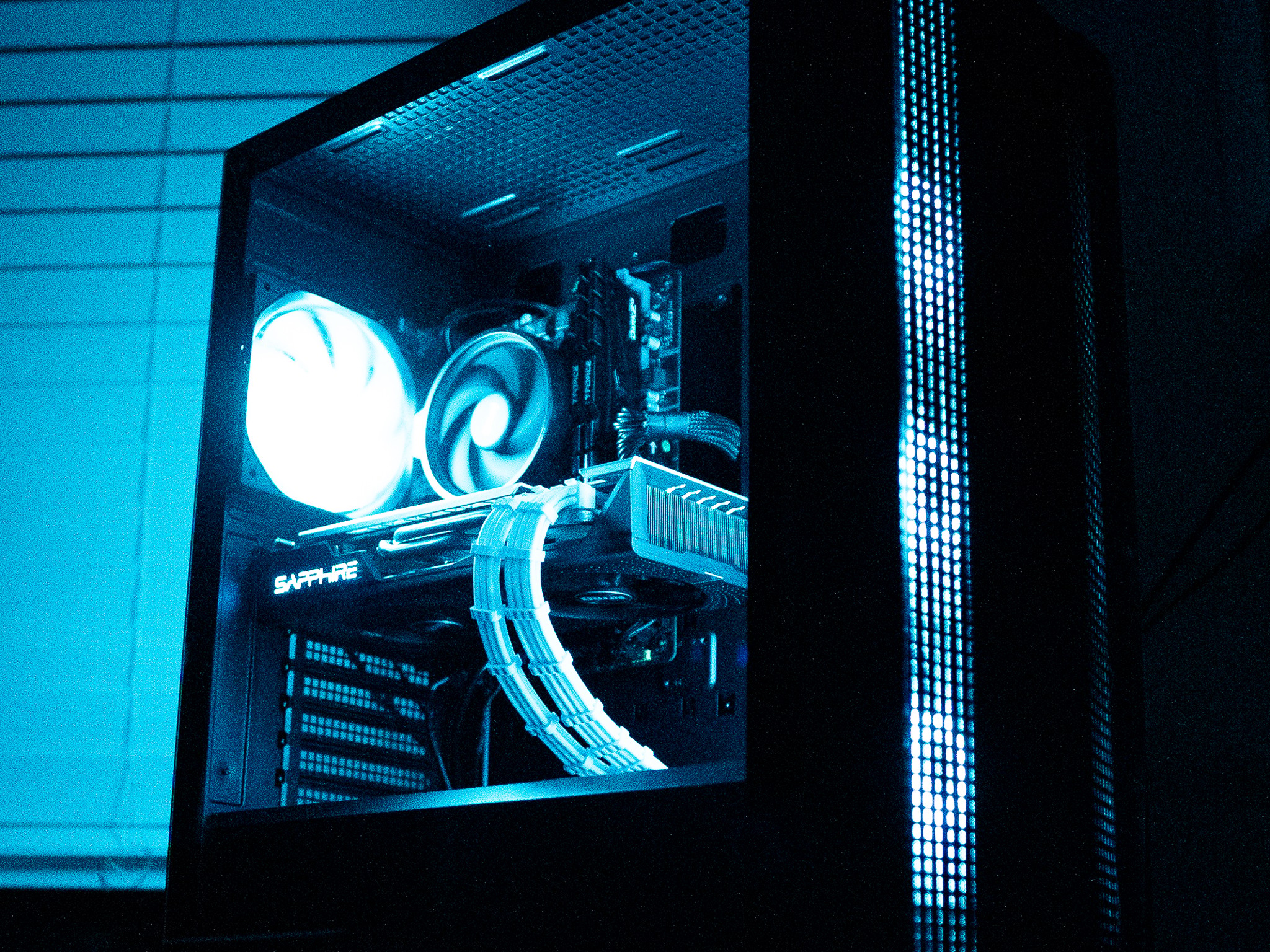 ⚫❄️ | RX 580 8GB | RYZEN 5 1600 | 16GB DDR4 RAM | 1TB NVME SSD | Arctic Blizzard