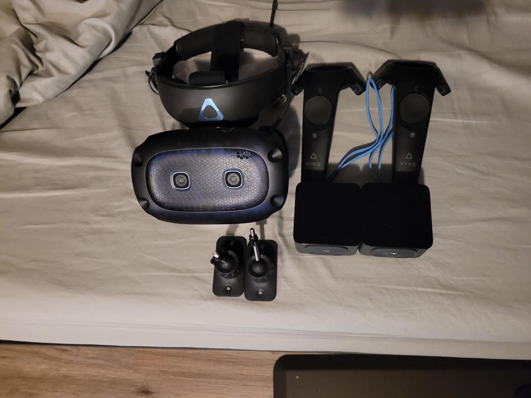 HTC Vive Cosmos Elite Complete VR System | Used