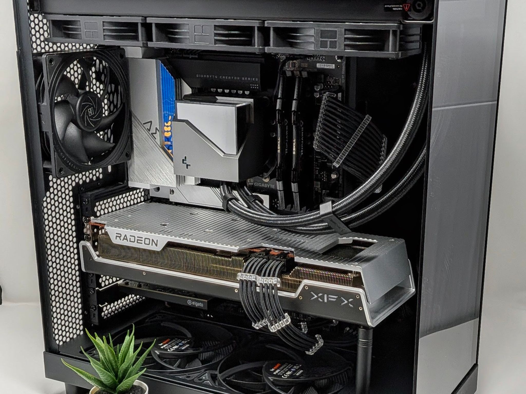 Midnight Chill | Intel i5-12600k | RX 7800 XT | 32gb RAM | Samsung 990 Pro 2TB