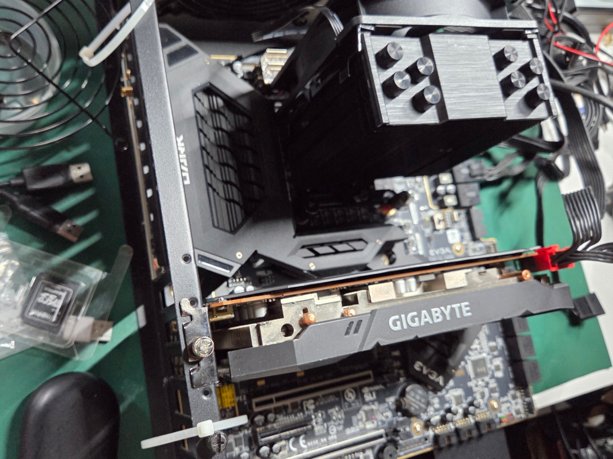 EVGA Z490 DARK, 131-CL-E499-KR