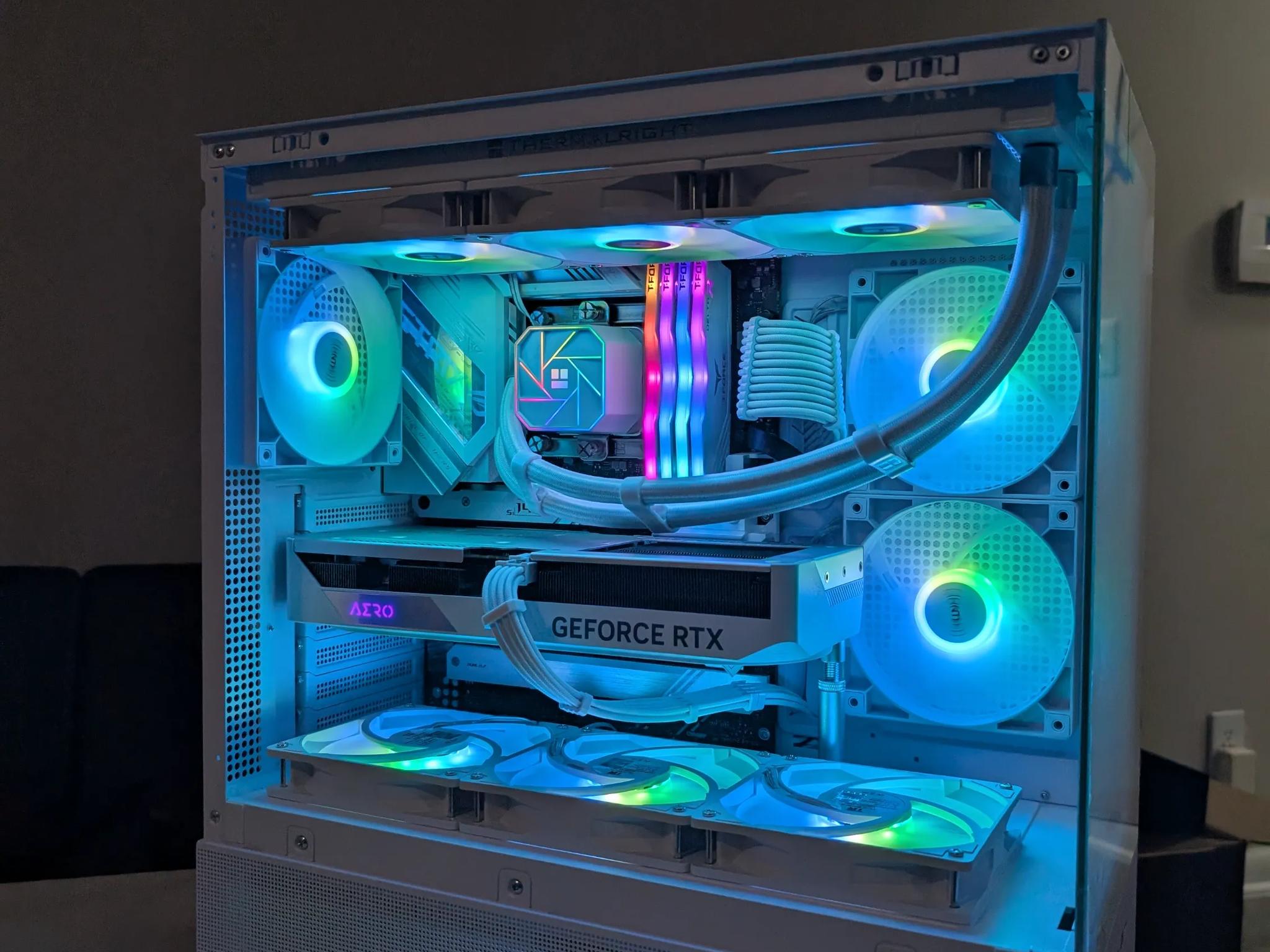 Powerful White Gaming PC! i7 12700KF / RTX 4070