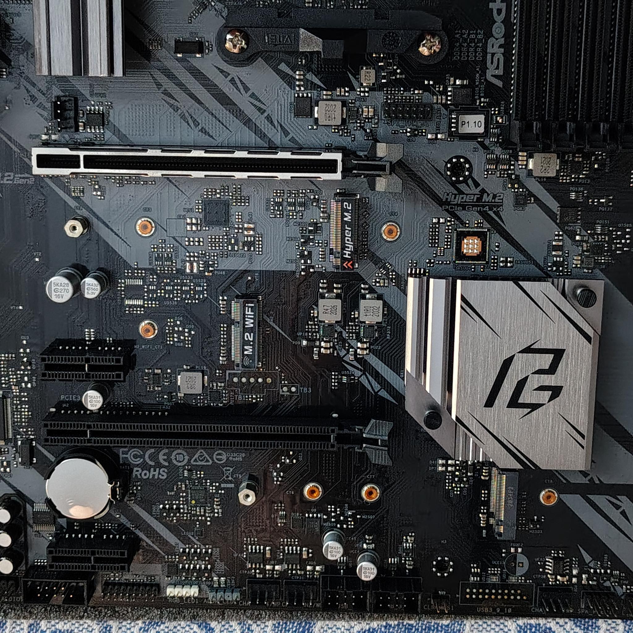 ASRock B550 Phantom Gaming 4 Motherboard + WiFi/Bluetooth card AM4 ATX