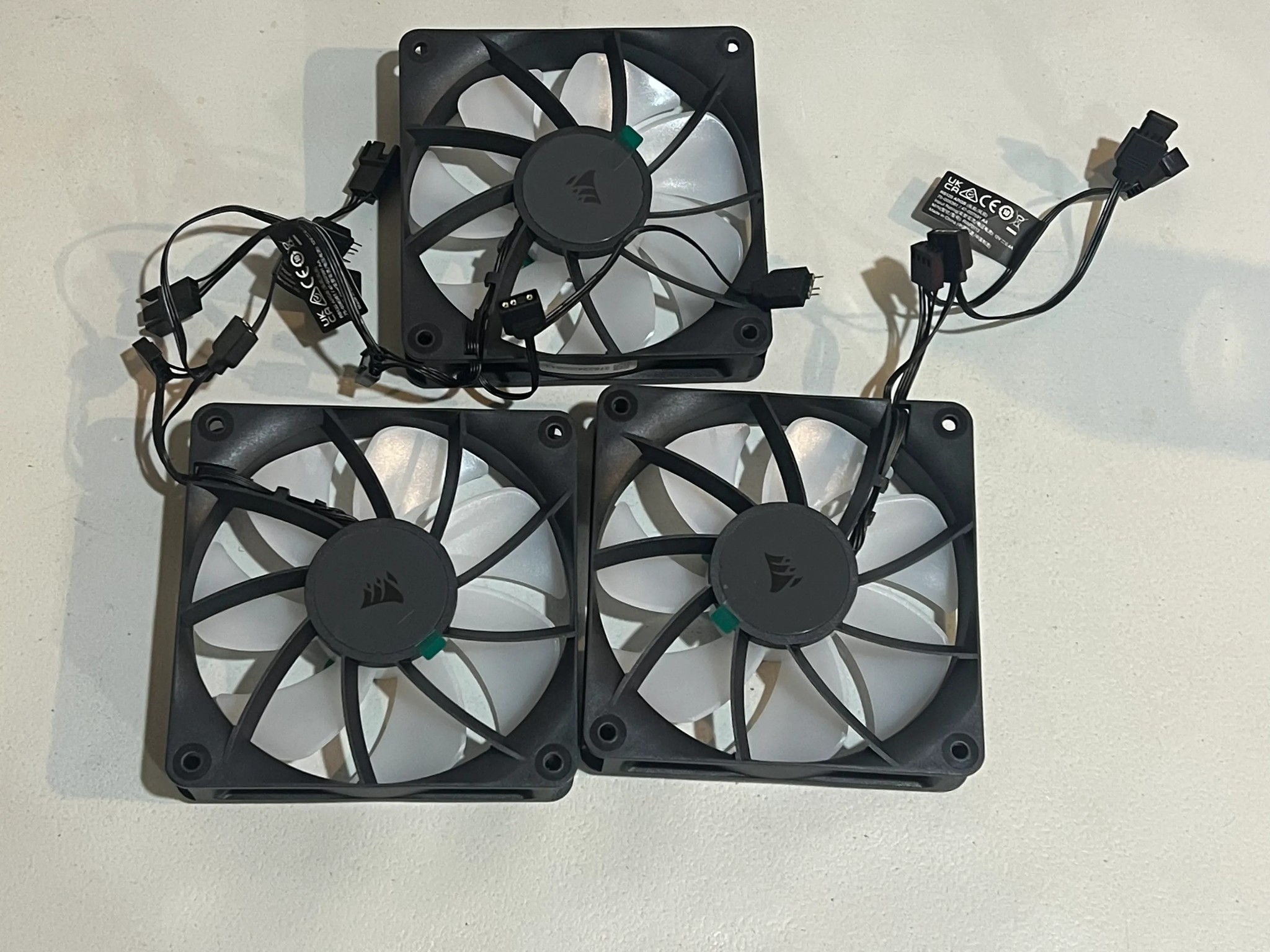 CORSAIR iCUE Link RX120 RGB 120mm PWM Fans with iCUE Link System Hub - Magnetic Dome Bearing