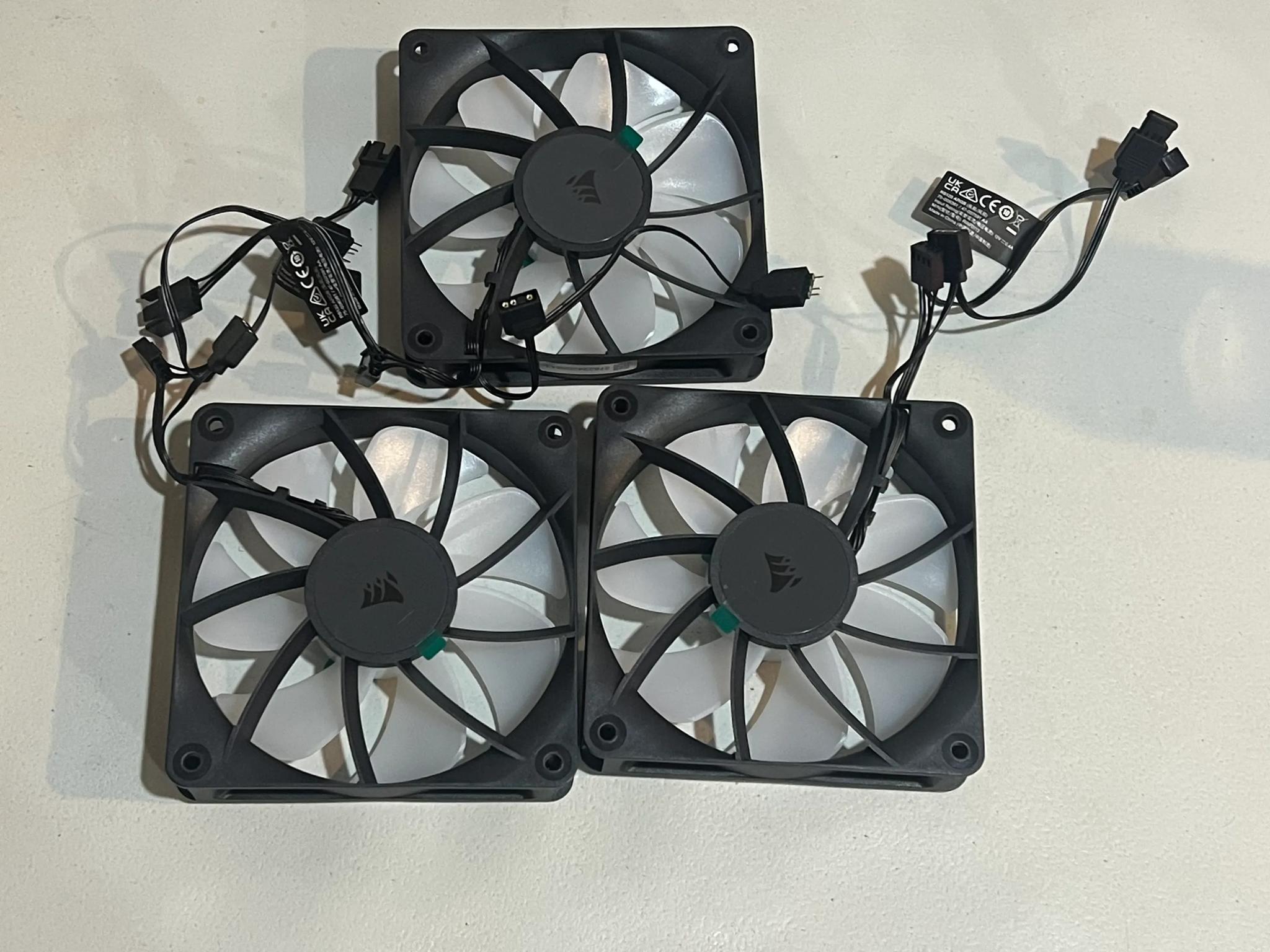 CORSAIR iCUE Link RX120 RGB 120mm PWM Fans with iCUE Link System Hub - Magnetic Dome Bearing