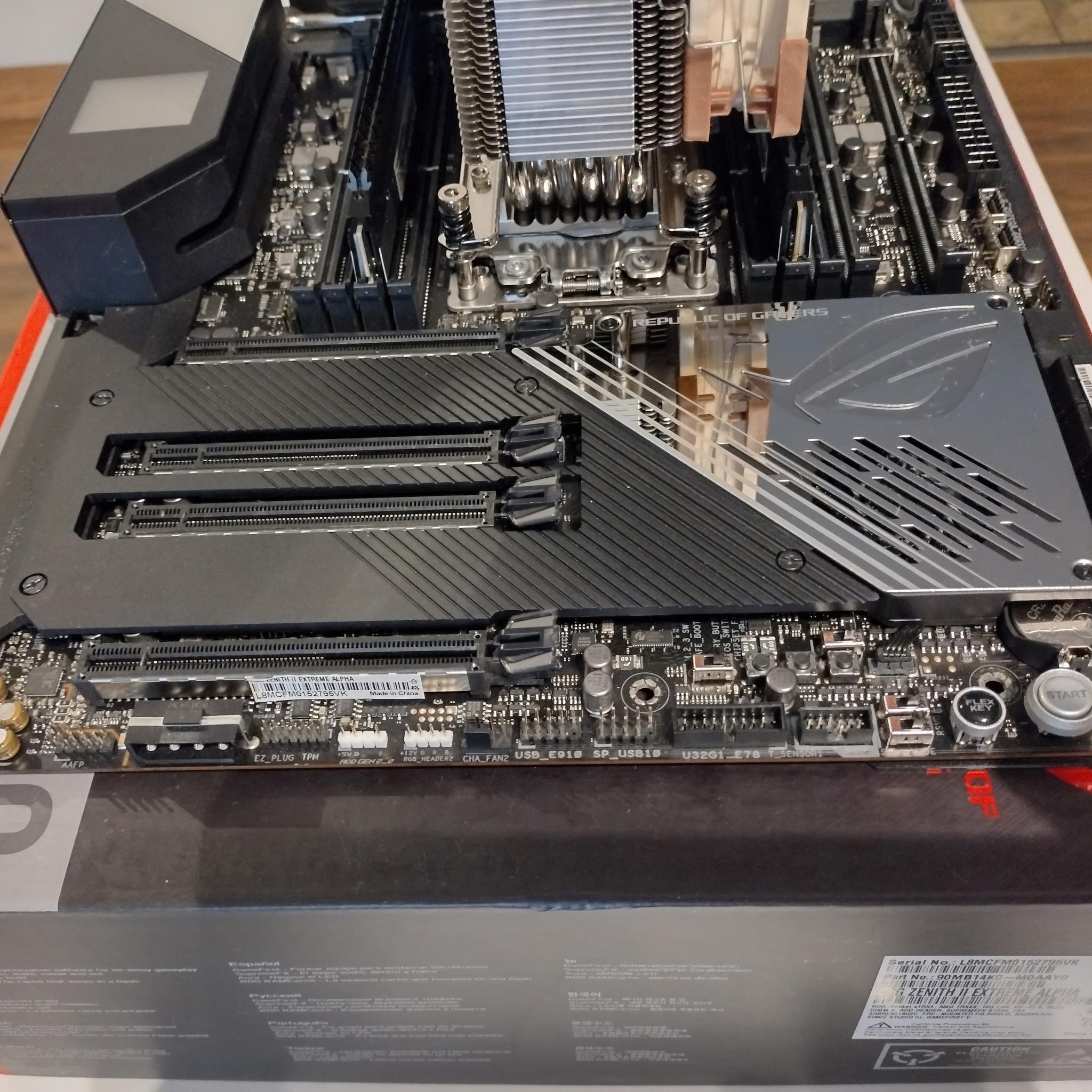 AMD RYZEN THREADRIPPER 3970X + ASUS ROG ZENITH II EXTREME ALPHA + NOCTUA NH-U14S (NO RAM/MEMORY)