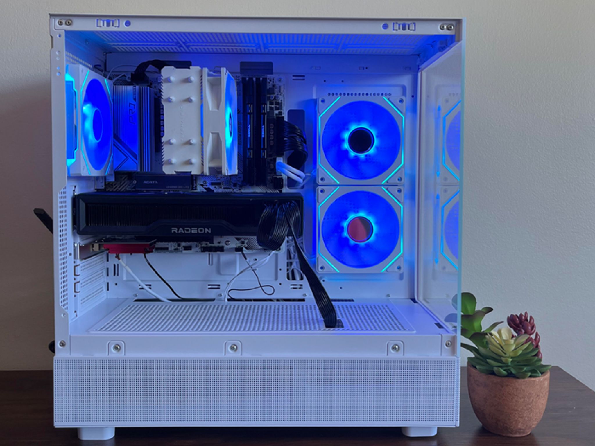 White Night - 6800XT - 5600X - 32GB - 2TB SSD