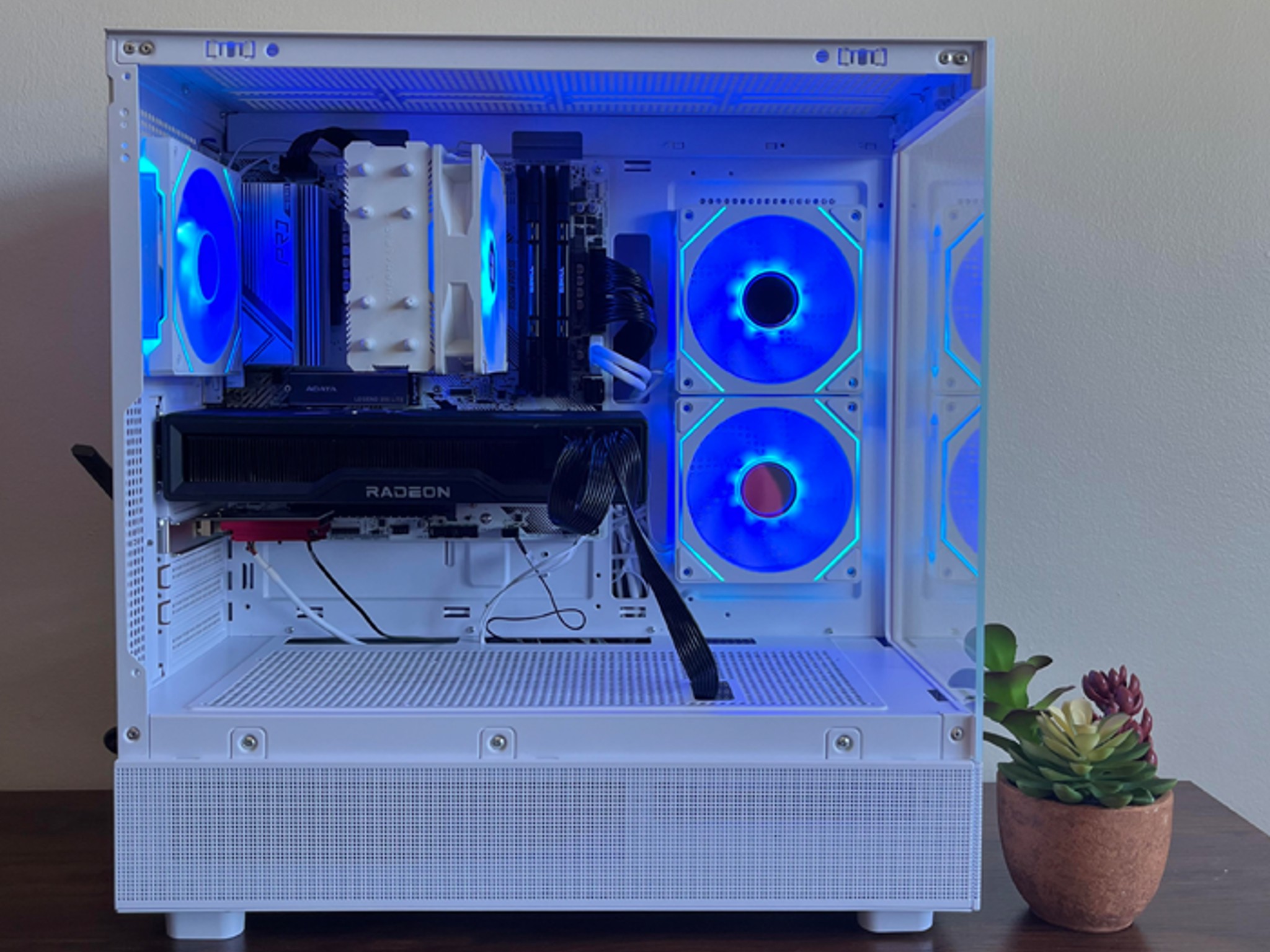 White Night - 6800XT - 5600X - 32GB - 2TB SSD