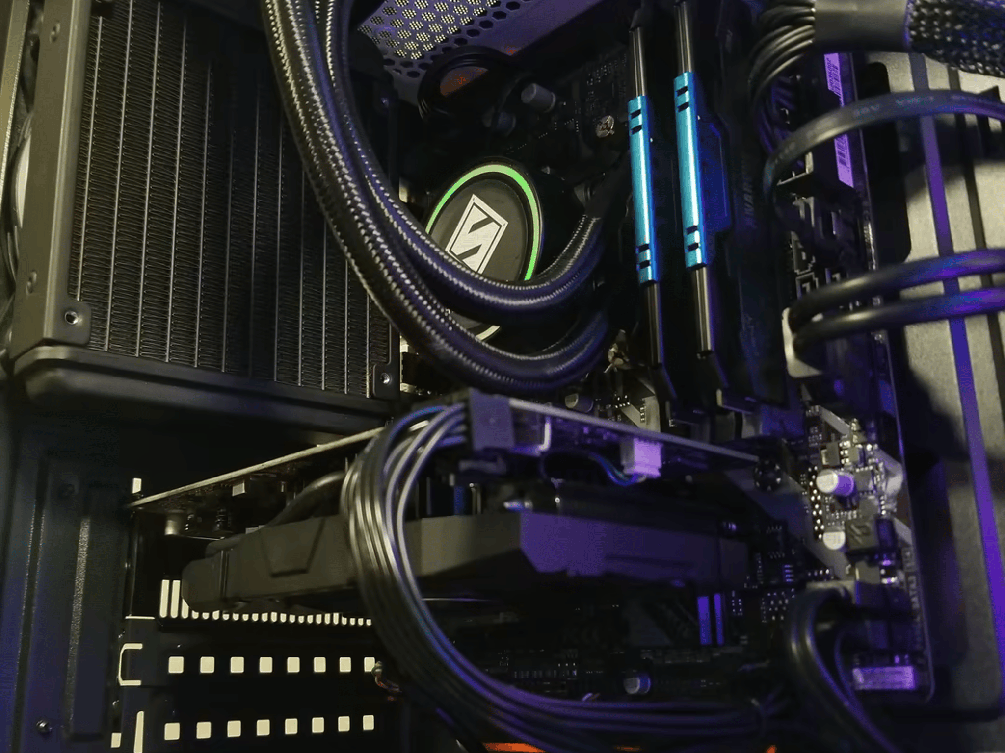 Intel Core i5 9400F // MSI GeForce GTX 1060 // PNY Anarchy 16GB