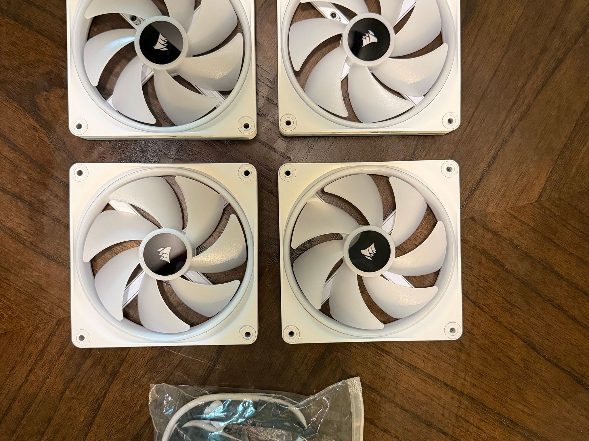 4x Corsair QX140 140mm ICUE fans w/ ICUE Link Hub