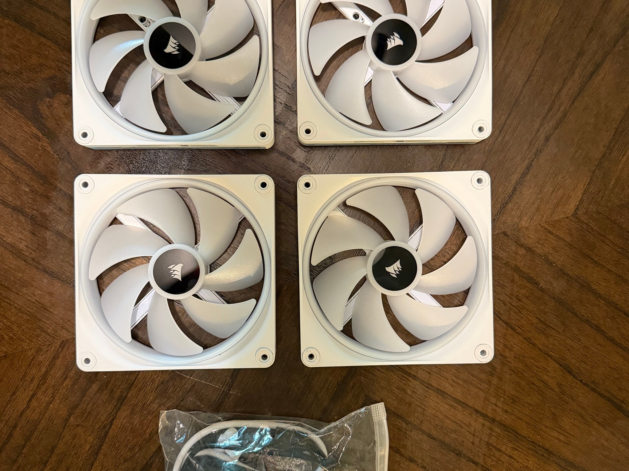 4x Corsair QX140 140mm ICUE fans w/ ICUE Link Hub