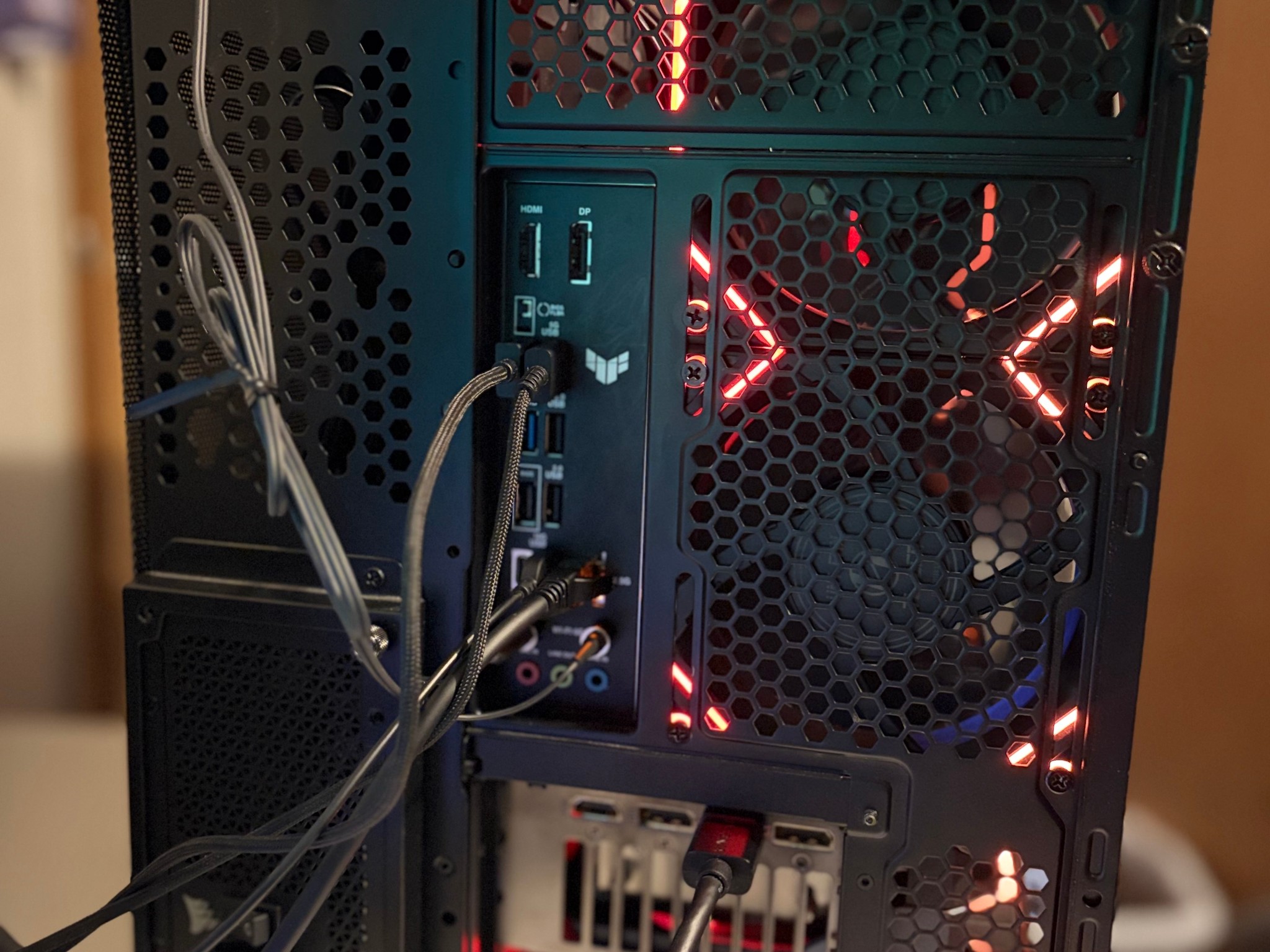 High‑End Gaming PC – RTX 5080 / 7950X / LCD Fans