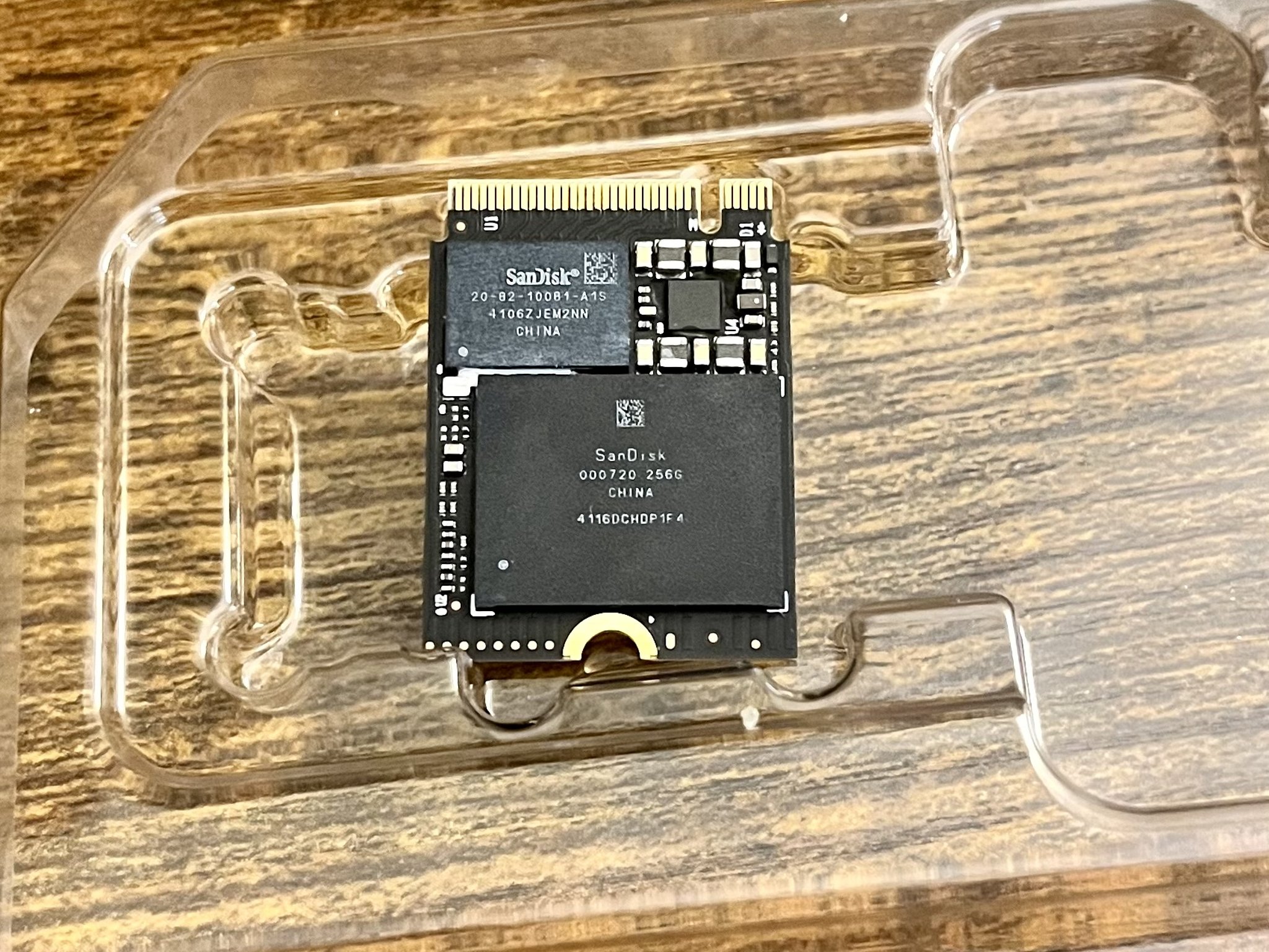 256GB M.2 2230 NVMe PCIe Gen 4 SSD (OEM Microsoft Surface Pro 10 Business) Western Digital / SanDisk