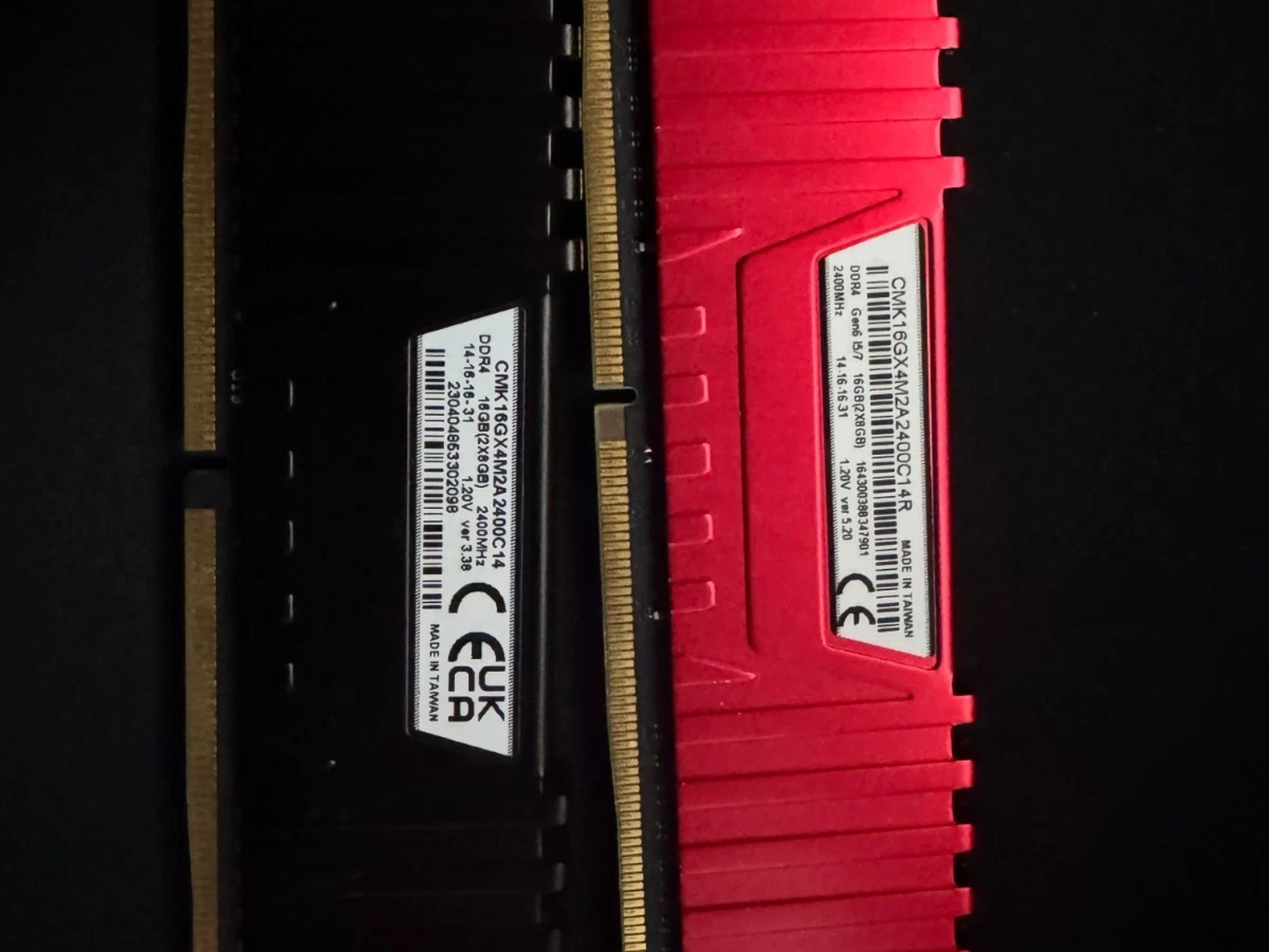 VENGEANCE® LPX 32GB (4 x 8GB) DDR4 DRAM 2400MHz C14 Memory Kit - Red & Black