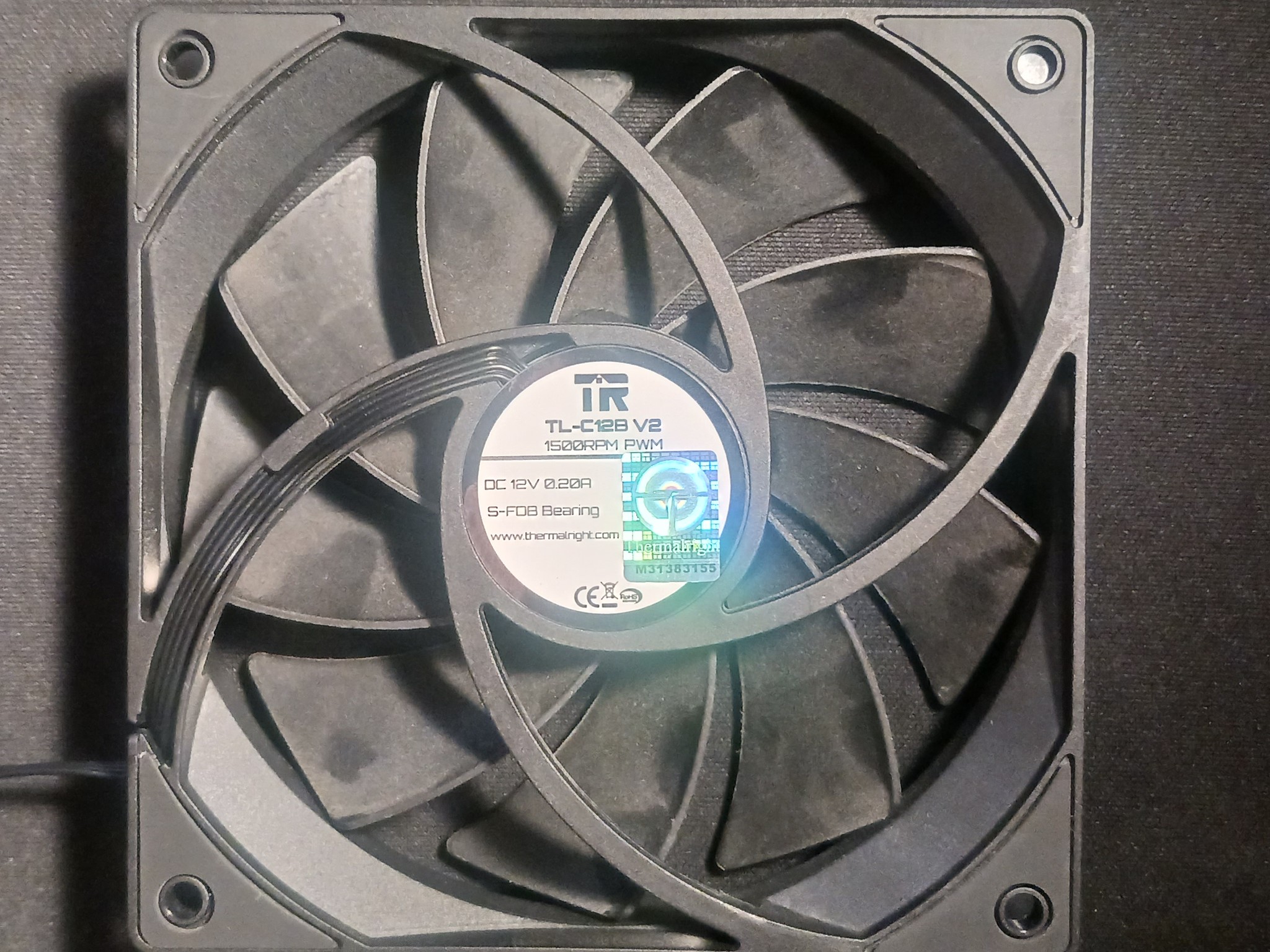 Two Thermalright TL-C12B V2 120mm PWM Fans 1500RPM + 4-Pin Splitter
