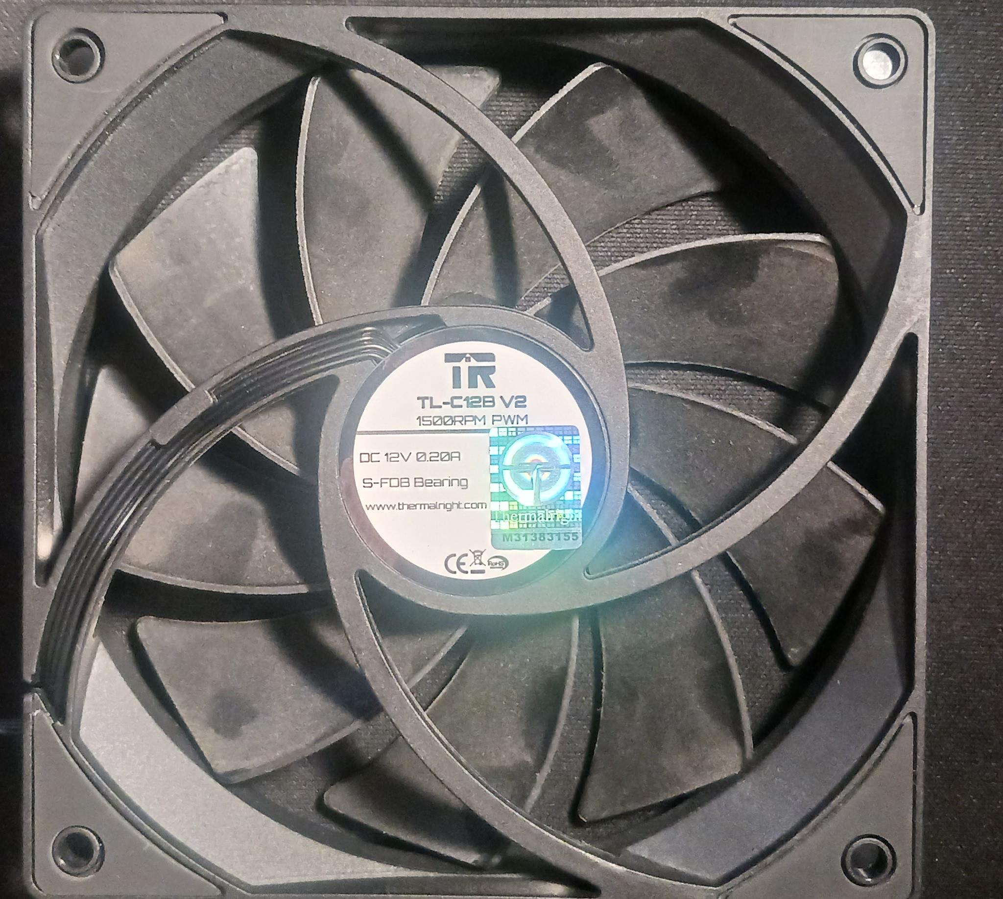 Two Thermalright TL-C12B V2 120mm PWM Fans 1500RPM + 4-Pin Splitter