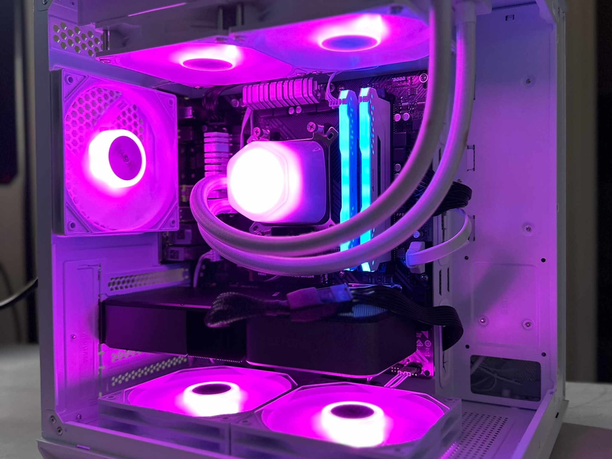 Ryzen 7 3700X / RTX 3070 / 512GB NVME / 32GB RAM