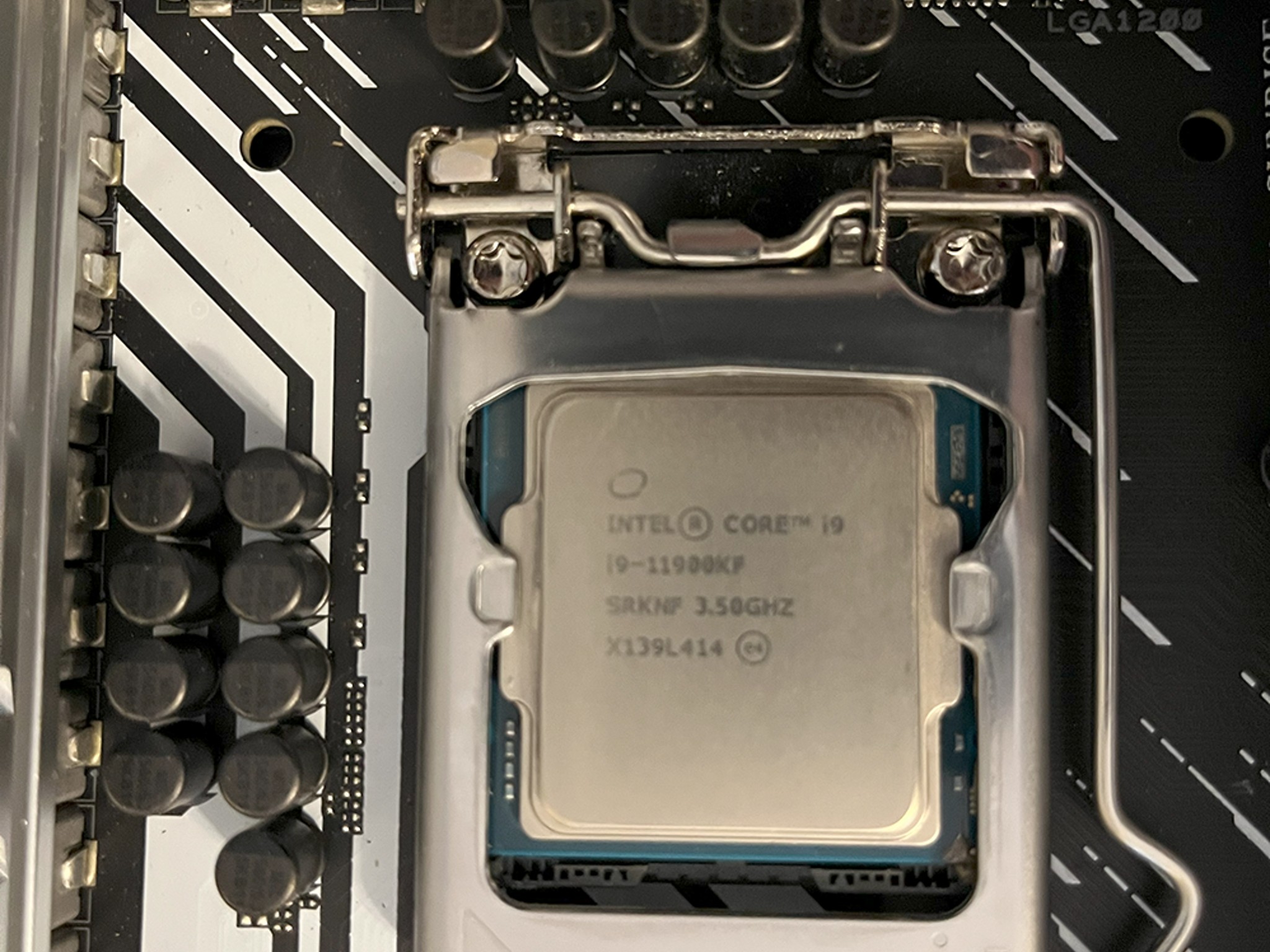 Z590 ASUS GUNDAM EDITION w/ Intel I9-11900KF & 32GB DDR4