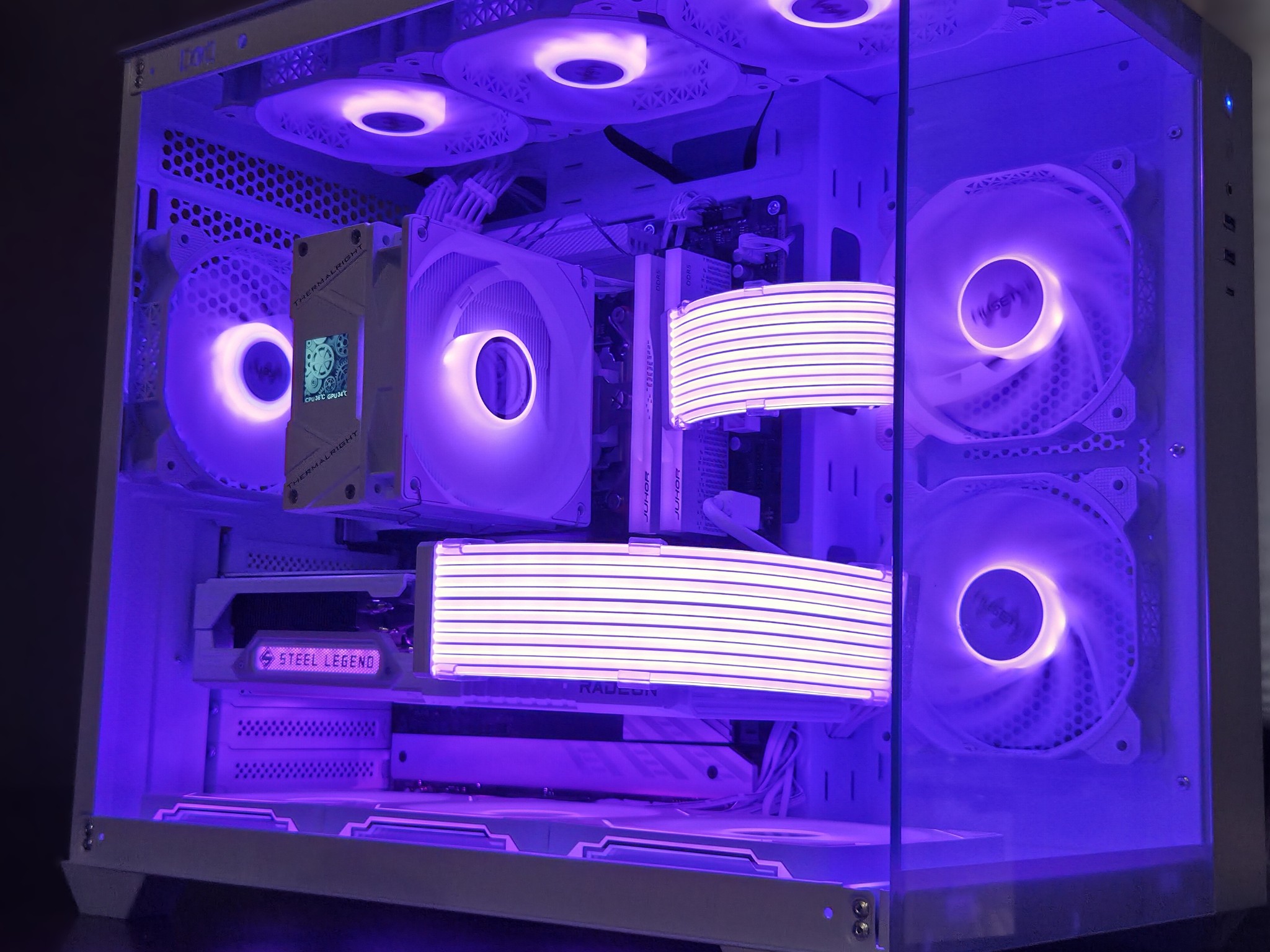 White Spectre! 👻 – Ryzen 5 9600X | RX 9070 XT | 32GB DDR5 6000 | Display on Cooler!
