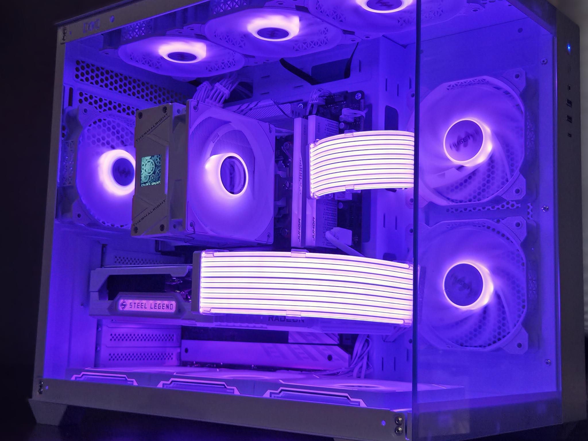 White Spectre! 👻 – Ryzen 5 9600X | RX 9070 XT | 32GB DDR5 6000 | Display on Cooler!