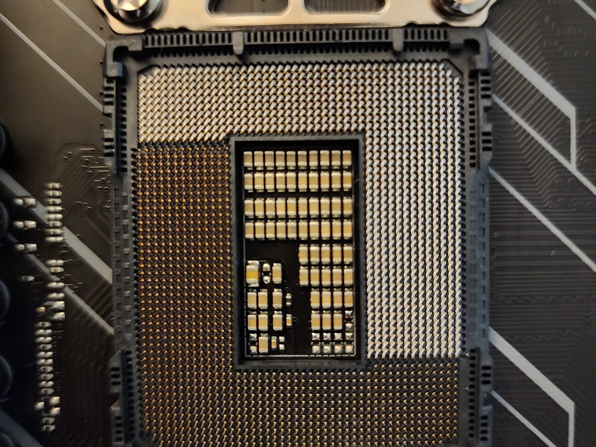 ASUS TUF Gaming Z690-Plus WiFi LGA 1700 **DDR5**